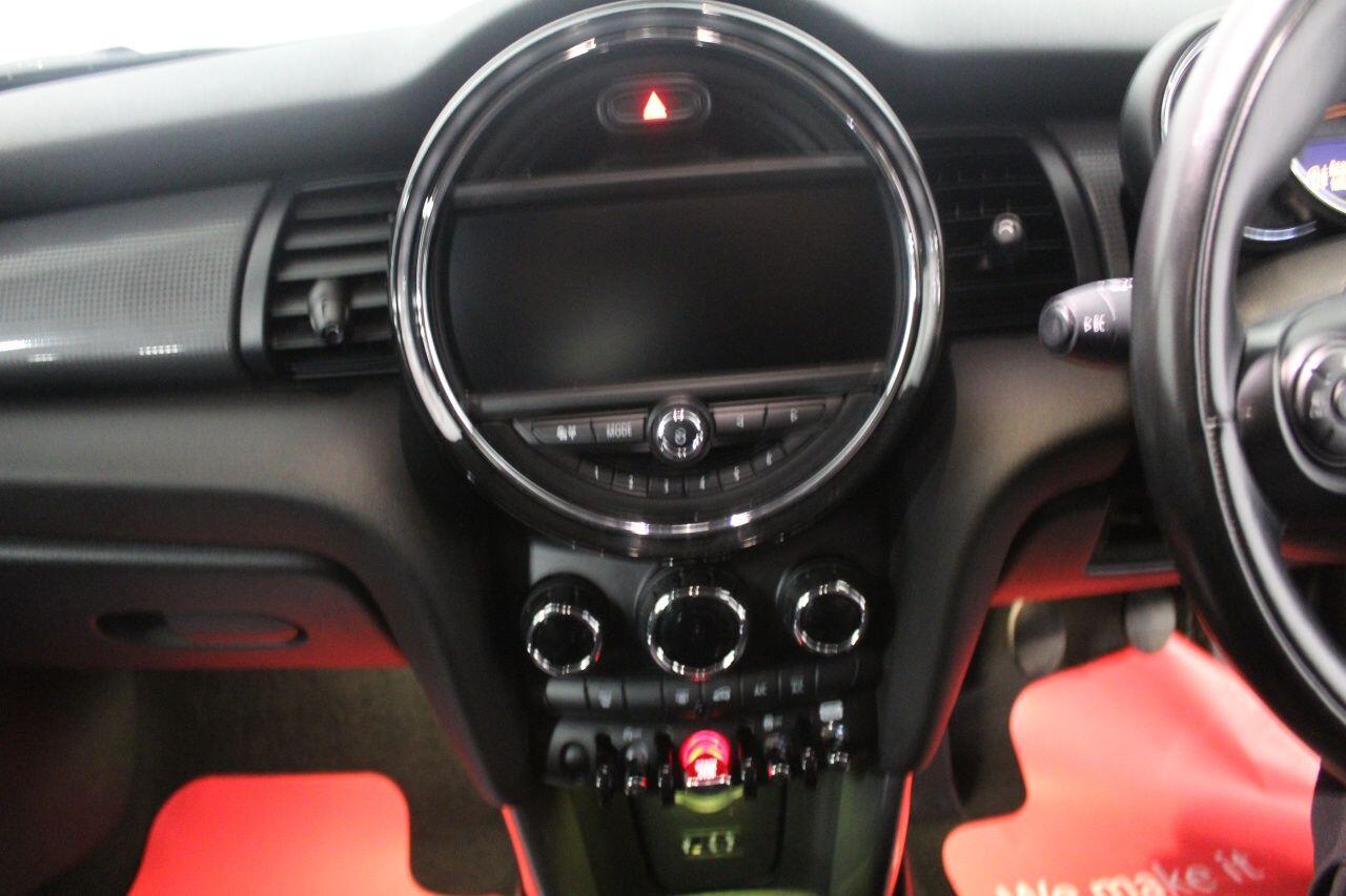 Mini Hatch view 29