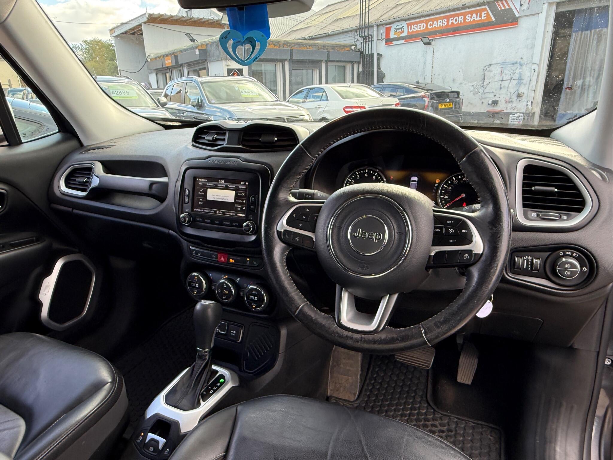 Jeep Renegade - Image 33