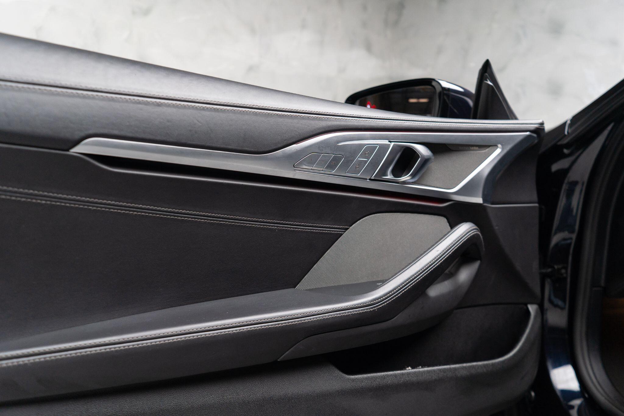 BMW 8 Series view 27