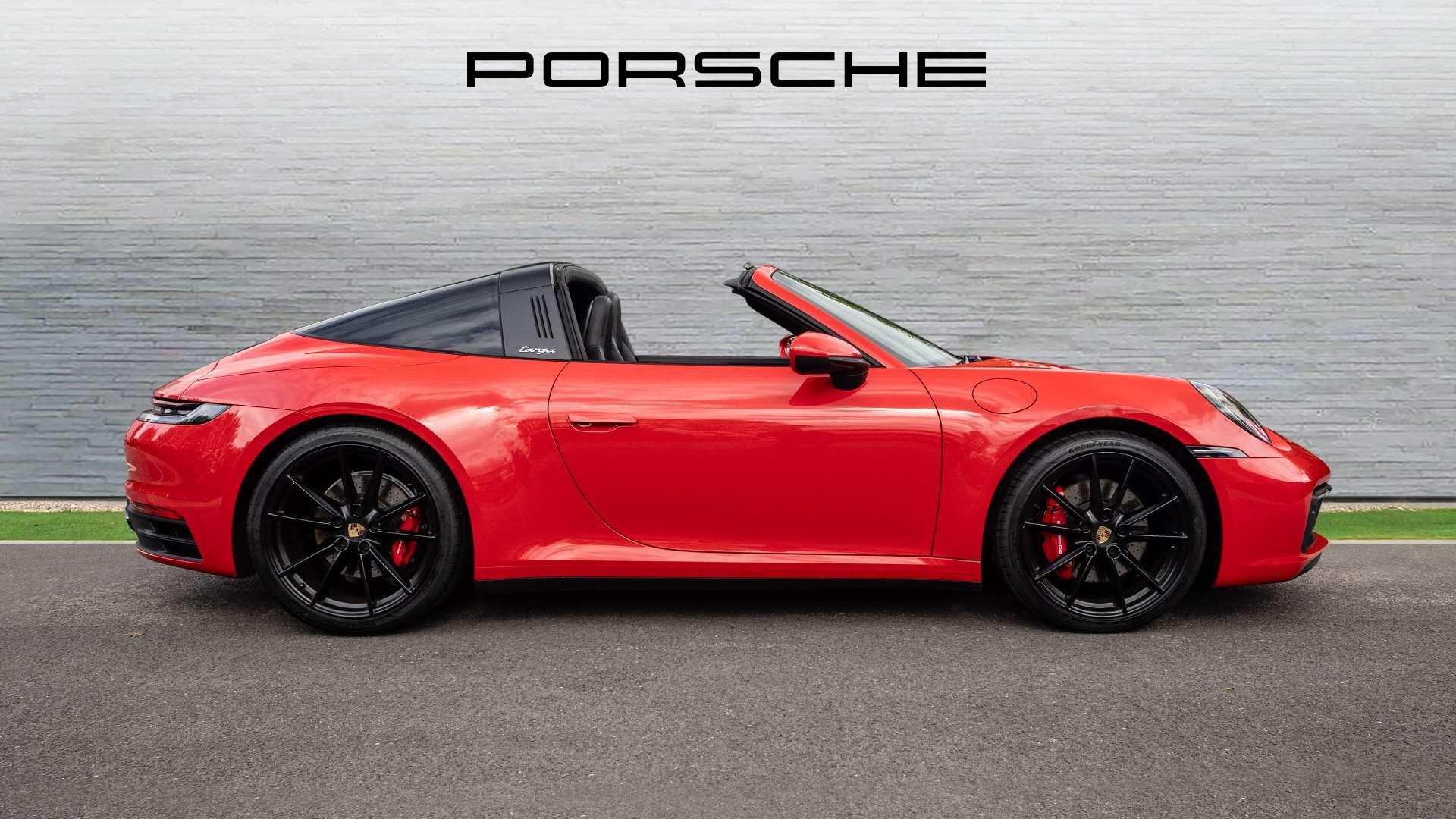 Porsche 911 view 7