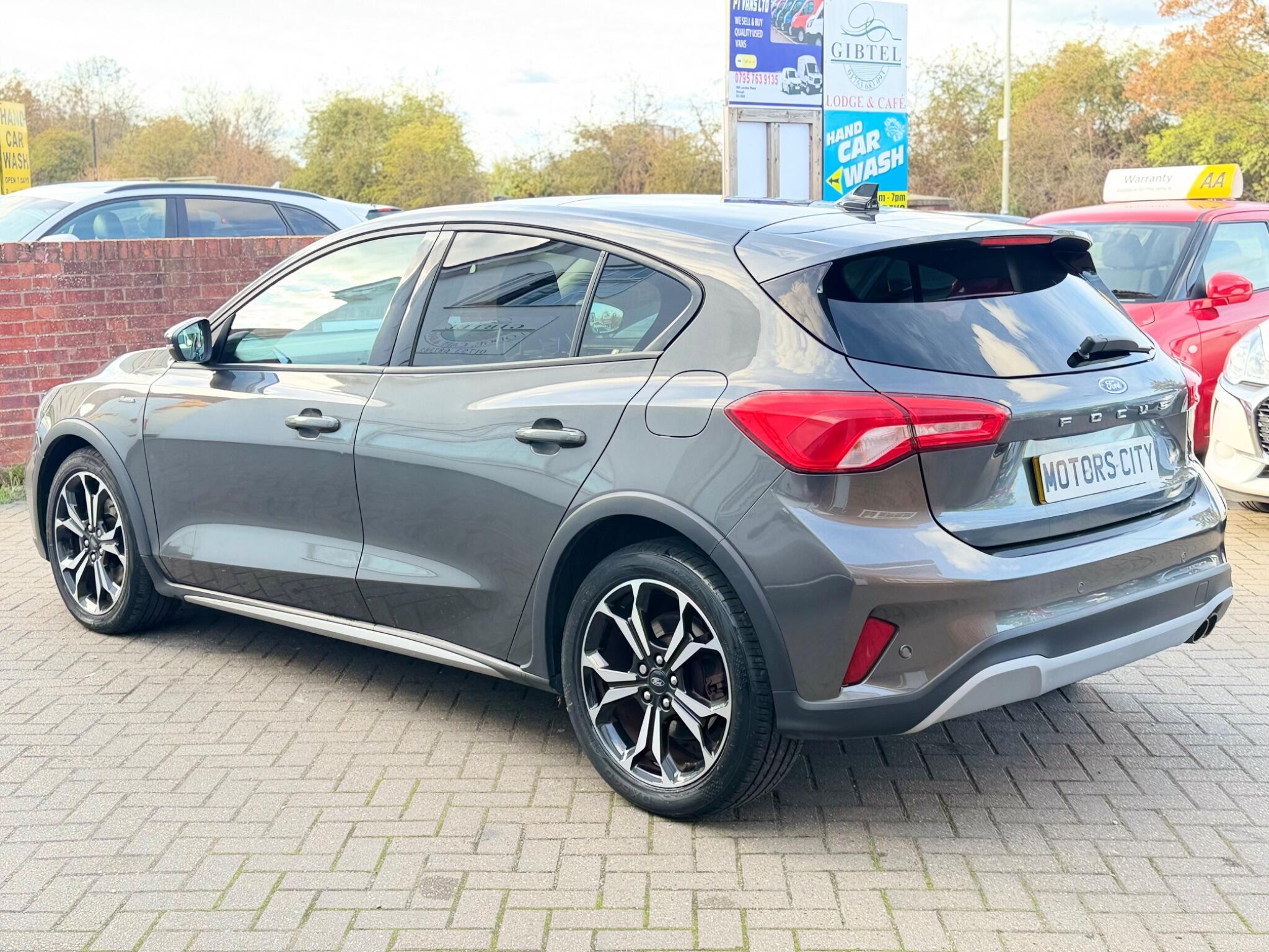 Ford Focus view 5