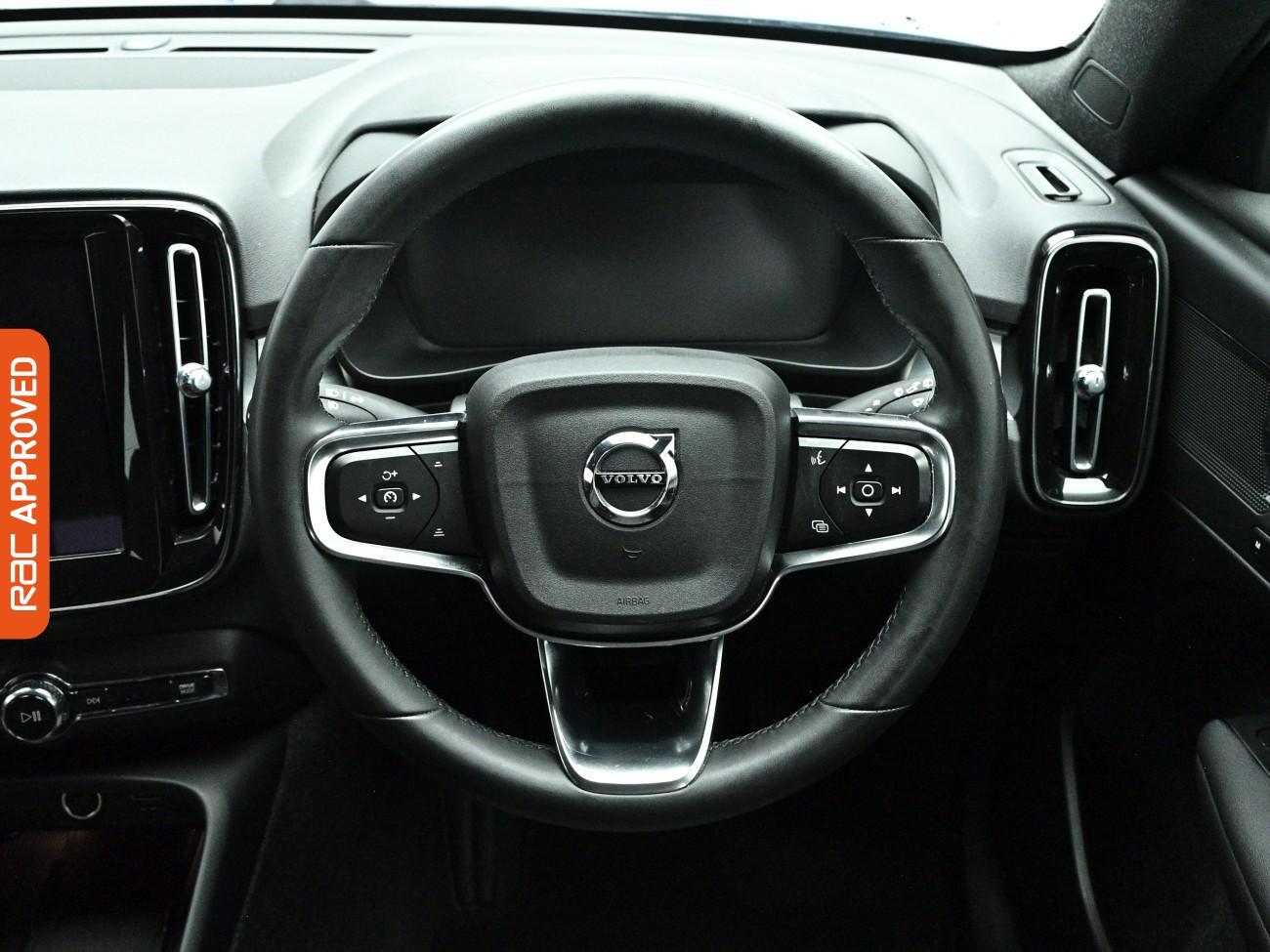 Volvo XC40 view 10