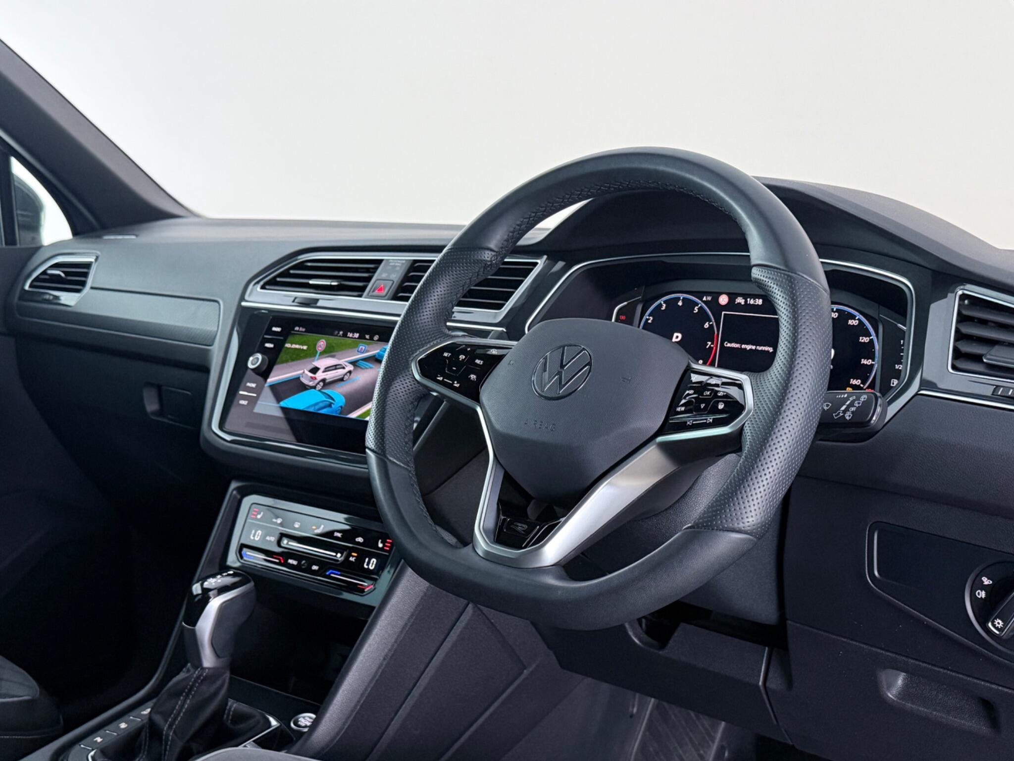 Volkswagen Tiguan view 3