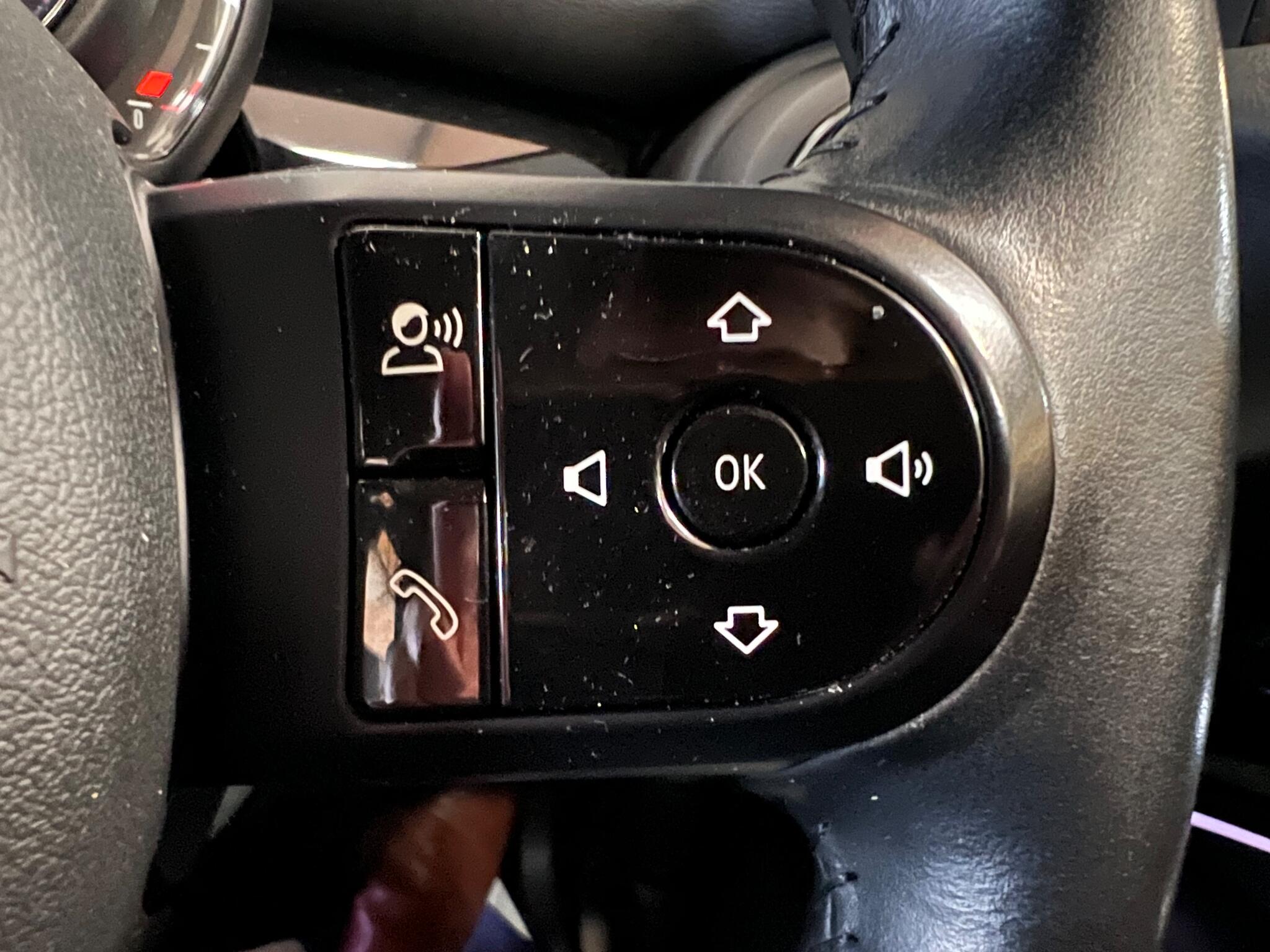 Mini Hatch view 32