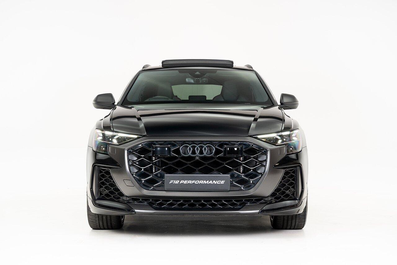 Audi RS Q8 view 12