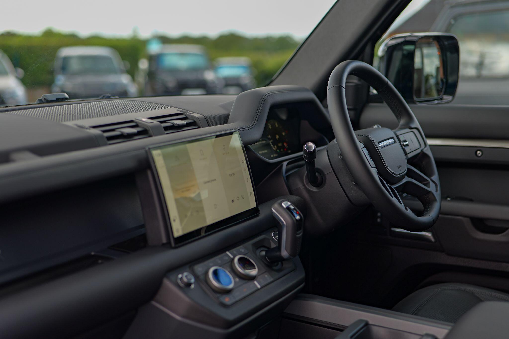 Land Rover Defender view 23