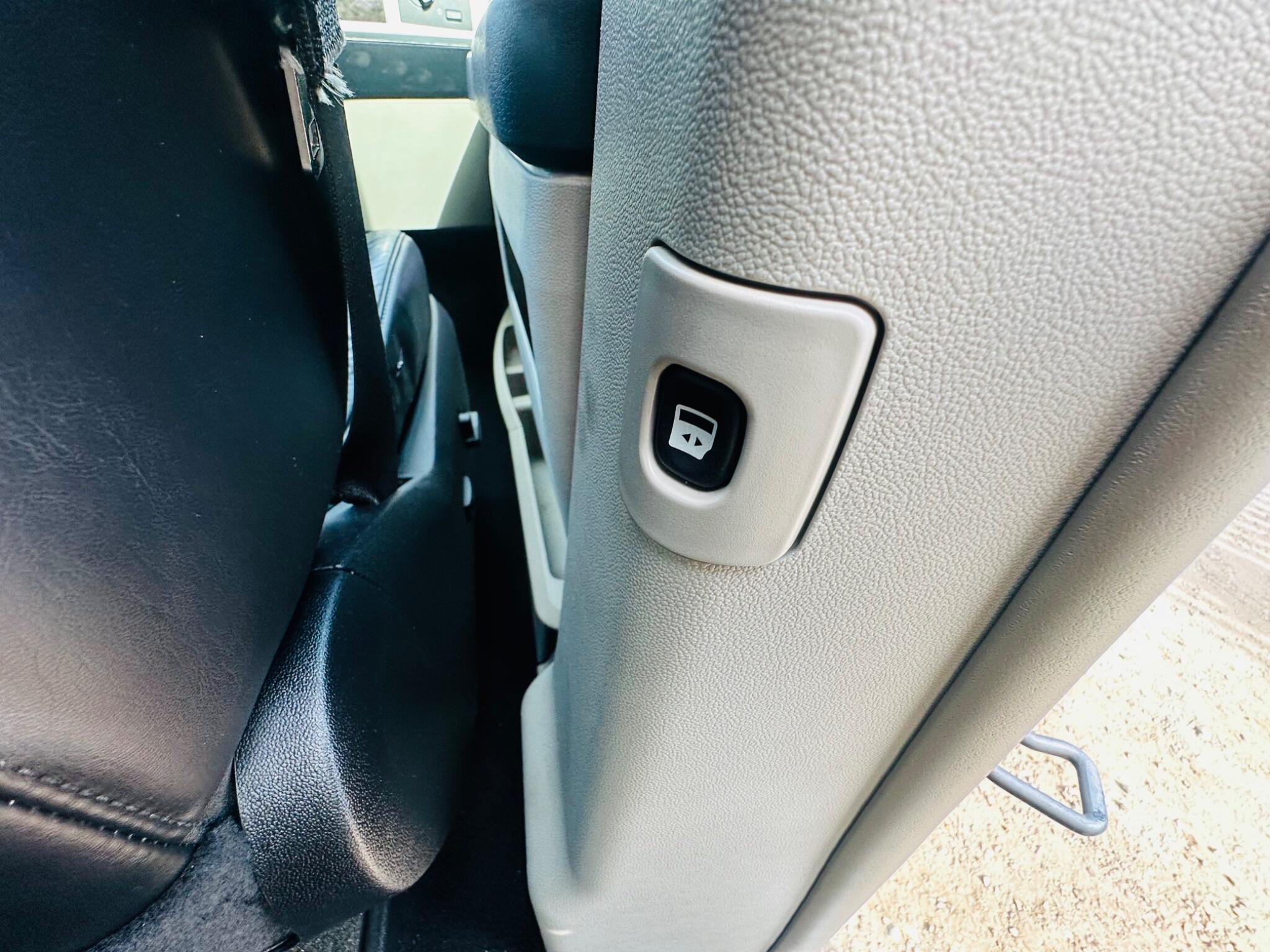 Chrysler Grand Voyager view 50