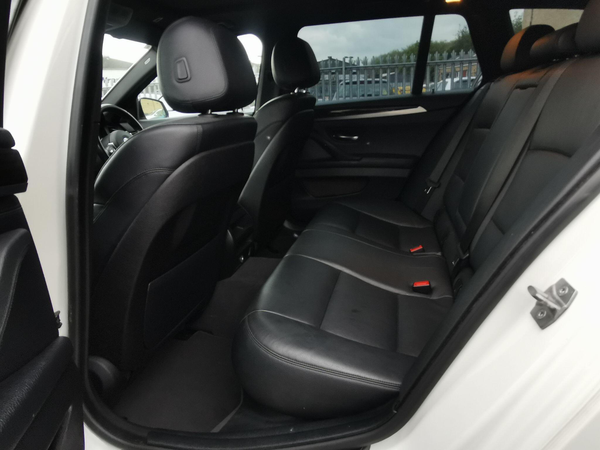 BMW 5 Series view 35
