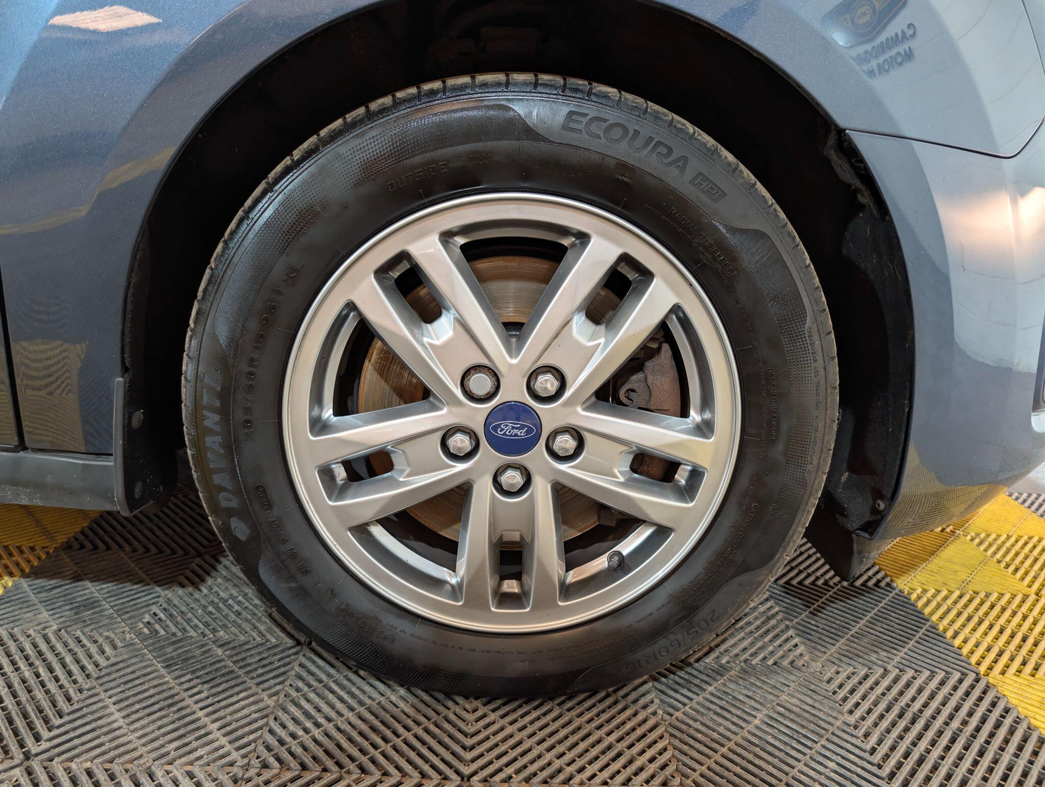 Ford Grand Tourneo Connect view 48