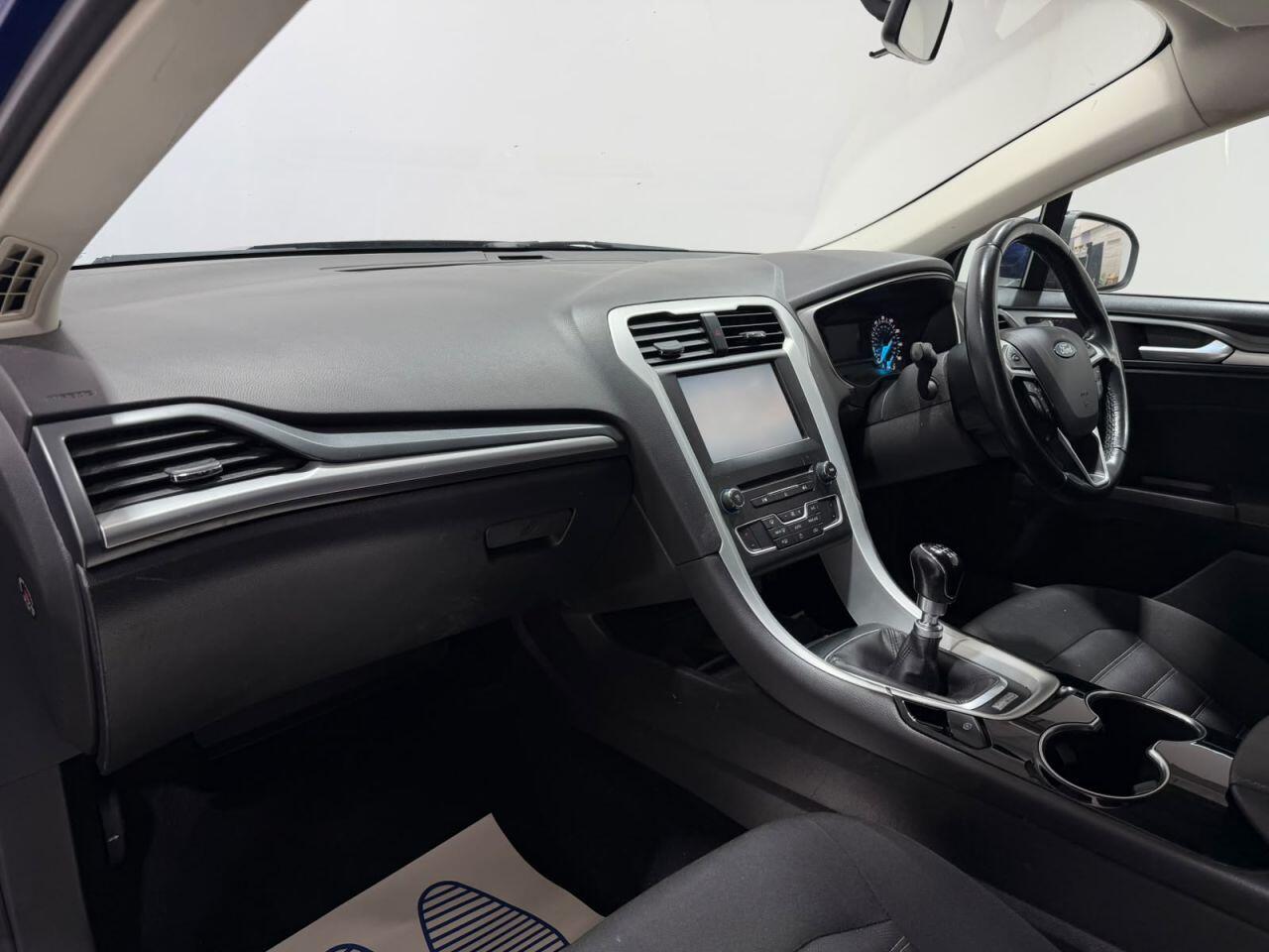 Ford Mondeo view 20