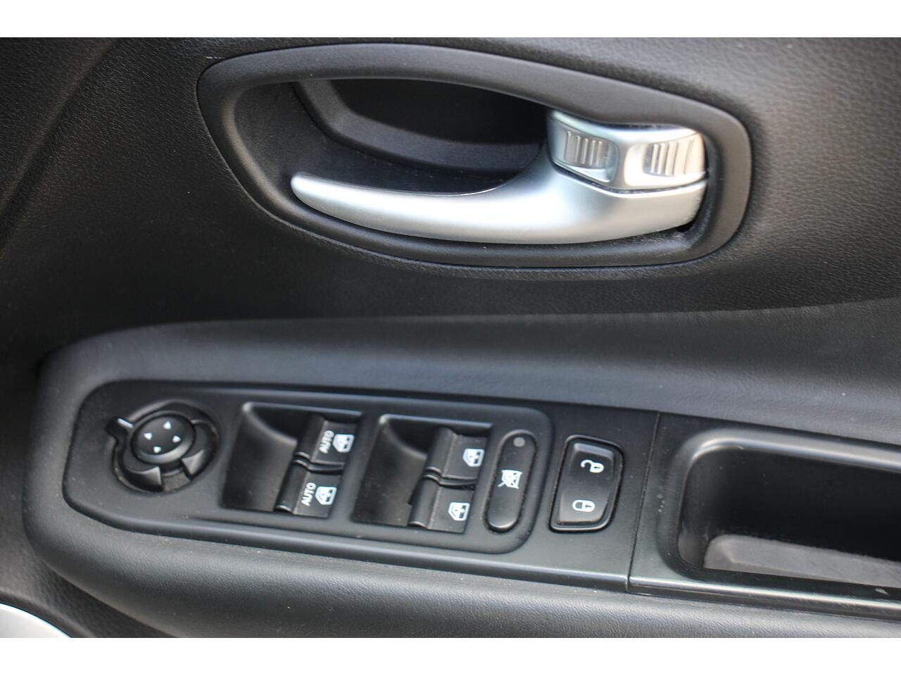 Jeep Renegade view 29