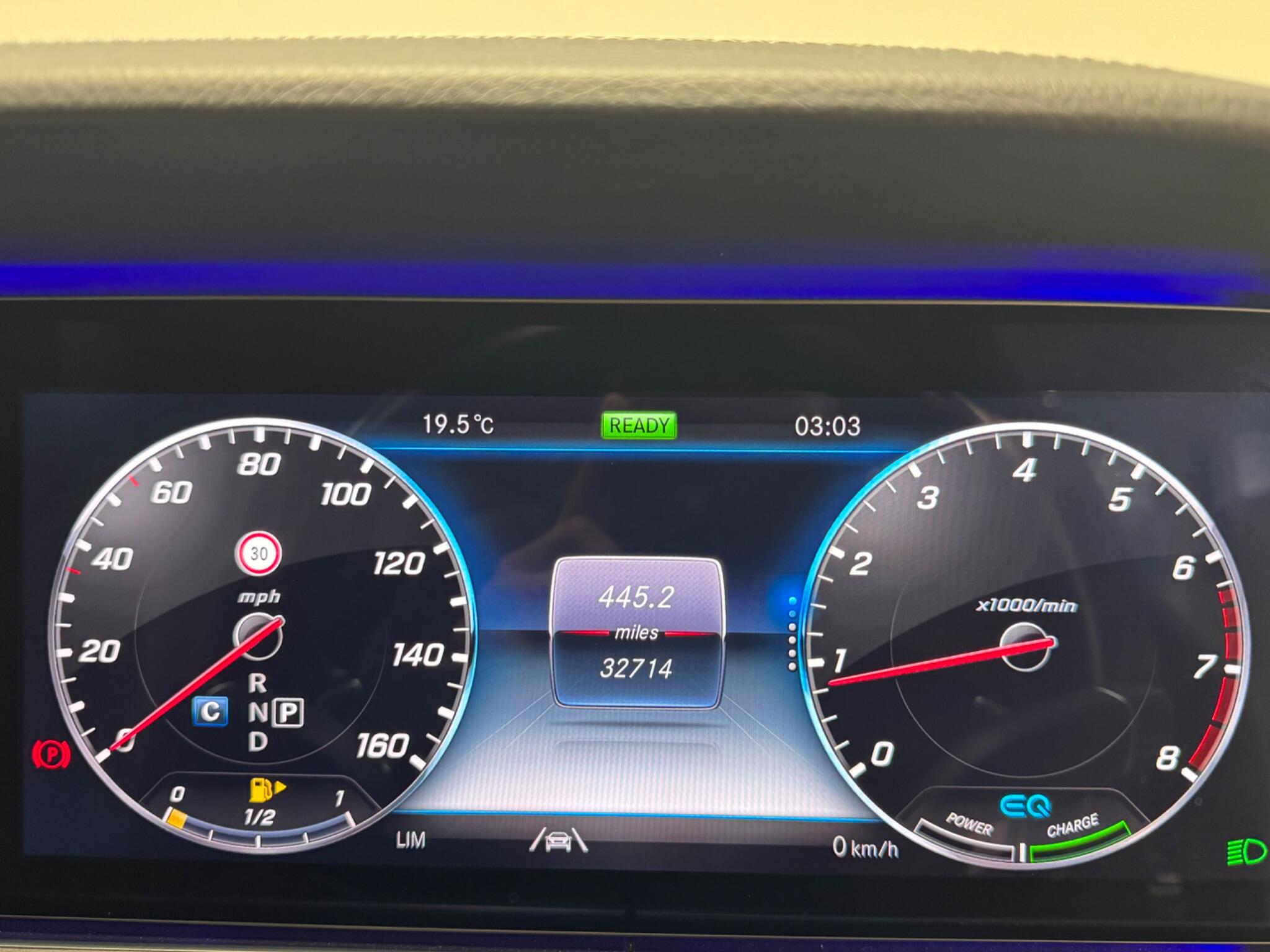 Mercedes-Benz CLS view 26