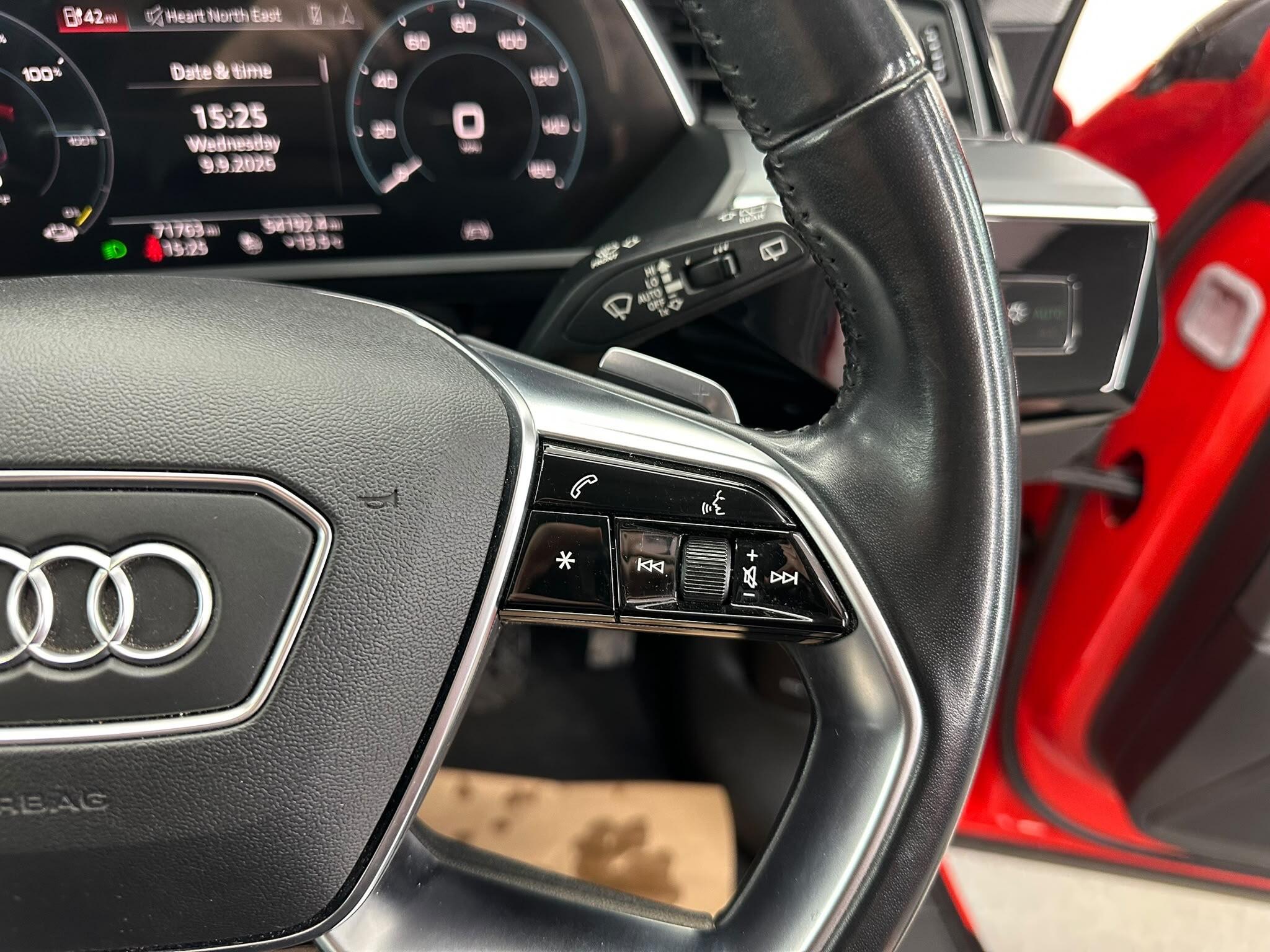 Audi E-Tron view 38