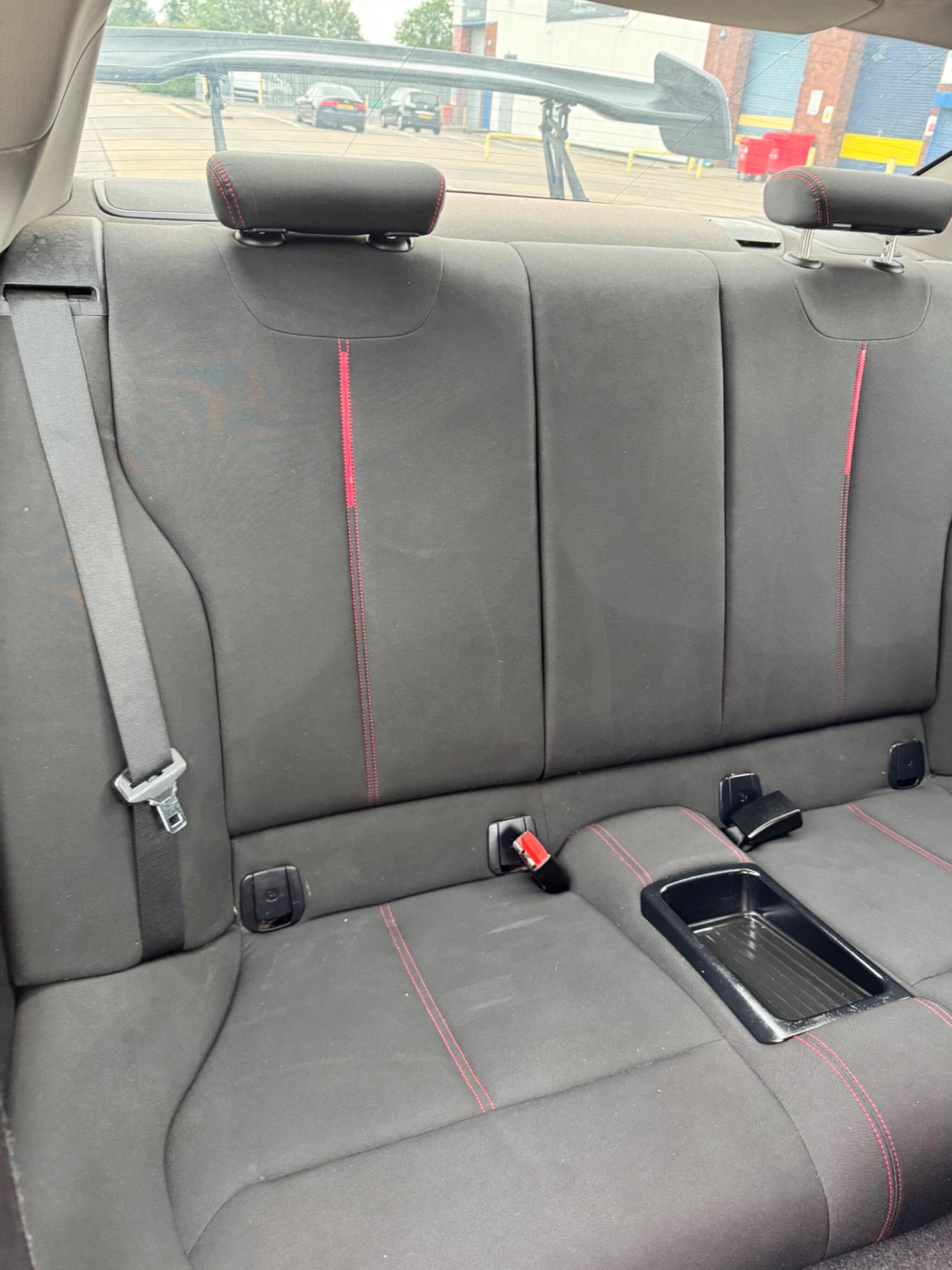 BMW 2 Series view 32