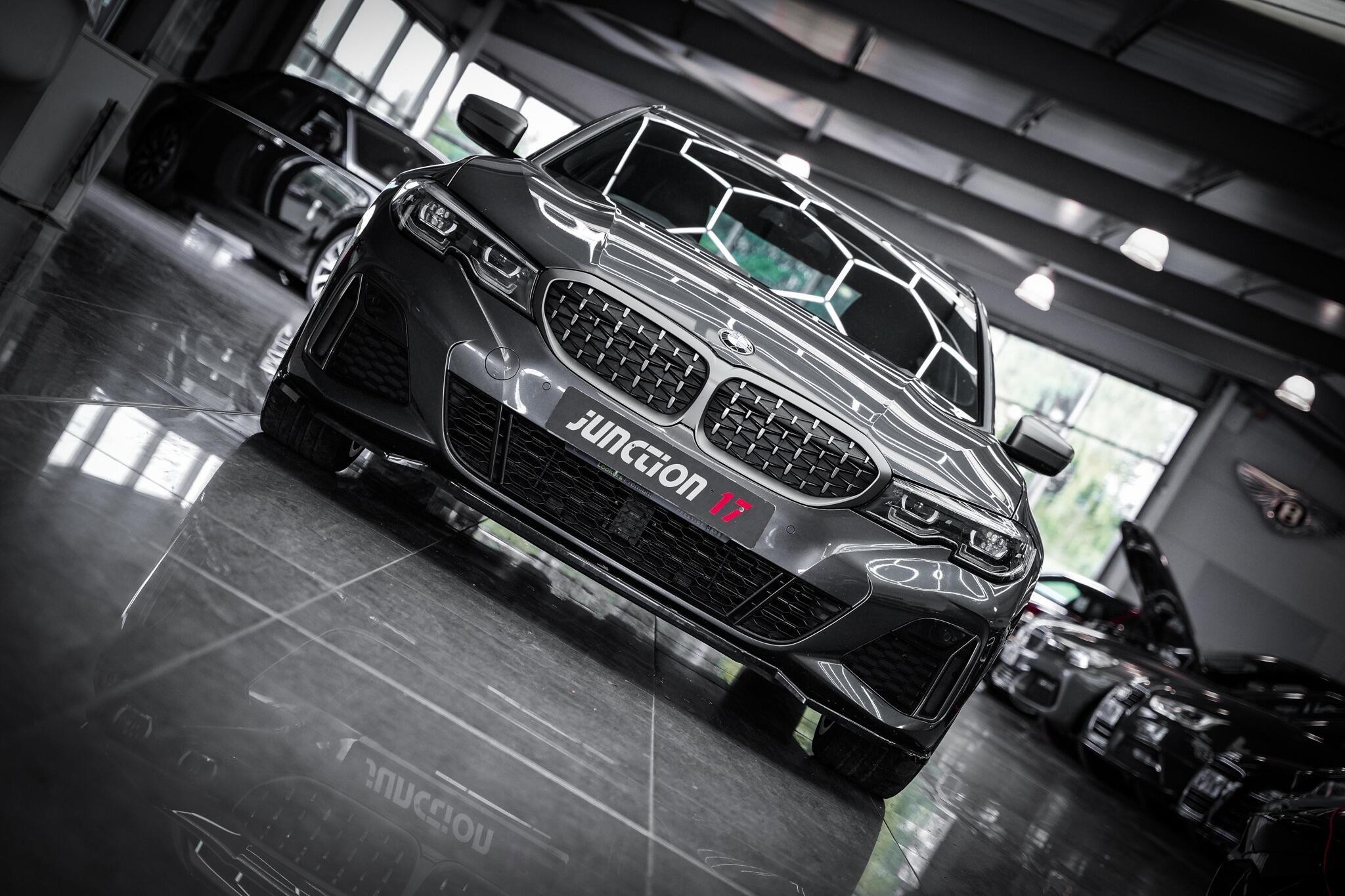 BMW 3 Series view 4