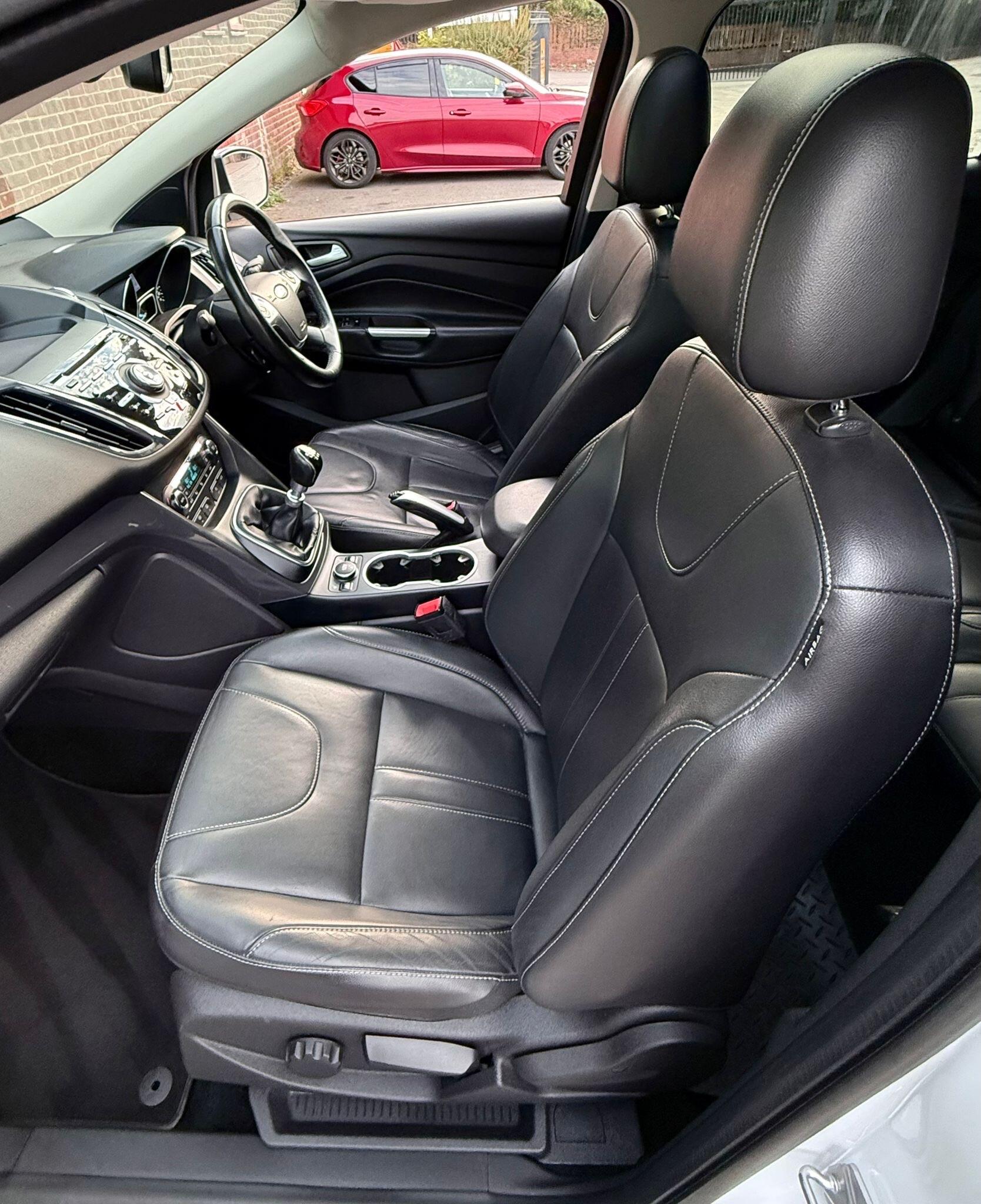 Ford Kuga view 25
