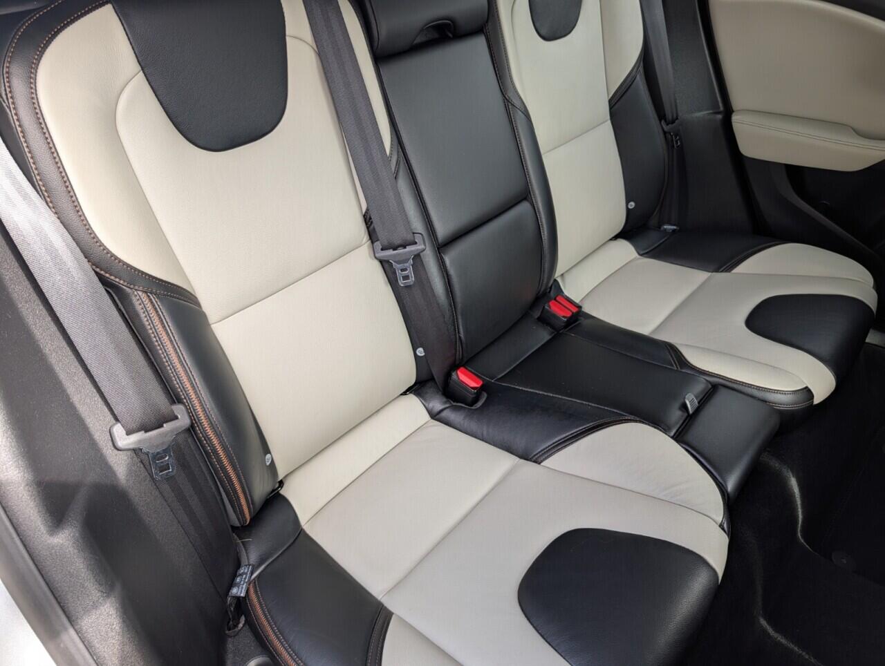 Volvo V40 Cross Country view 20