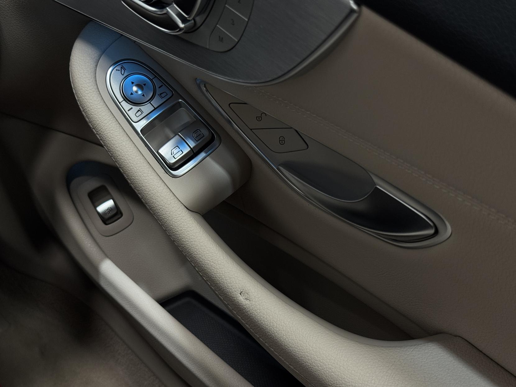Mercedes-Benz C Class view 52