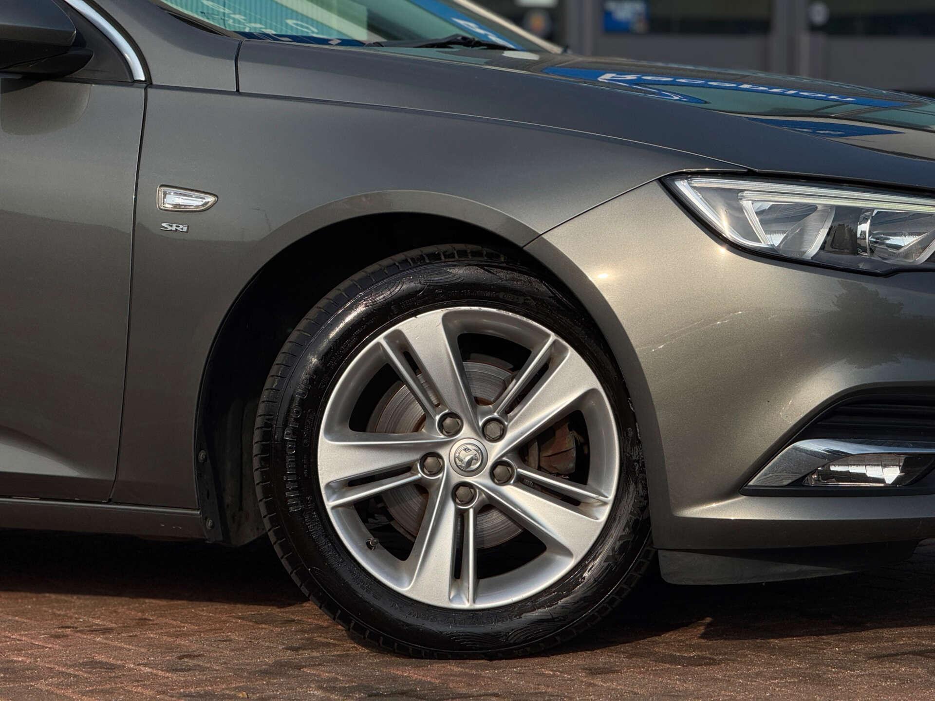 Vauxhall Insignia view 16