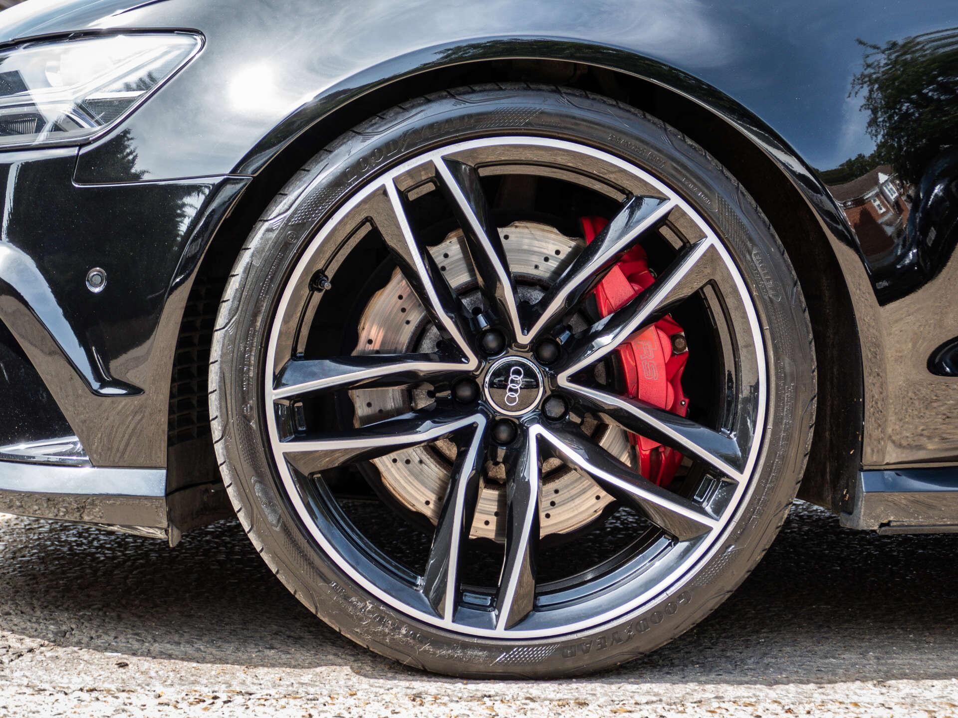 Audi RS6 Avant view 21