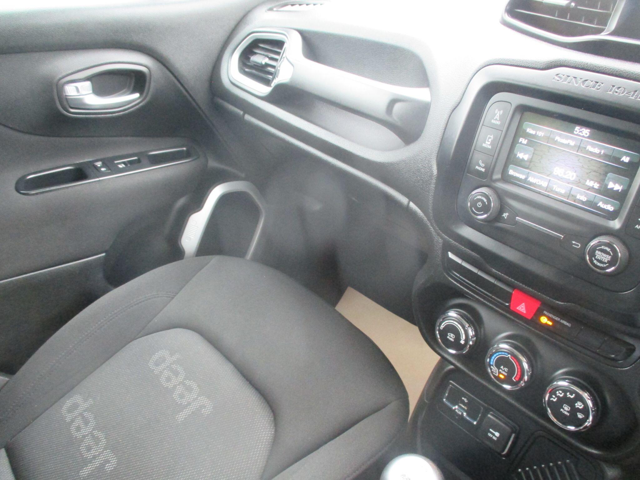 Jeep Renegade view 44