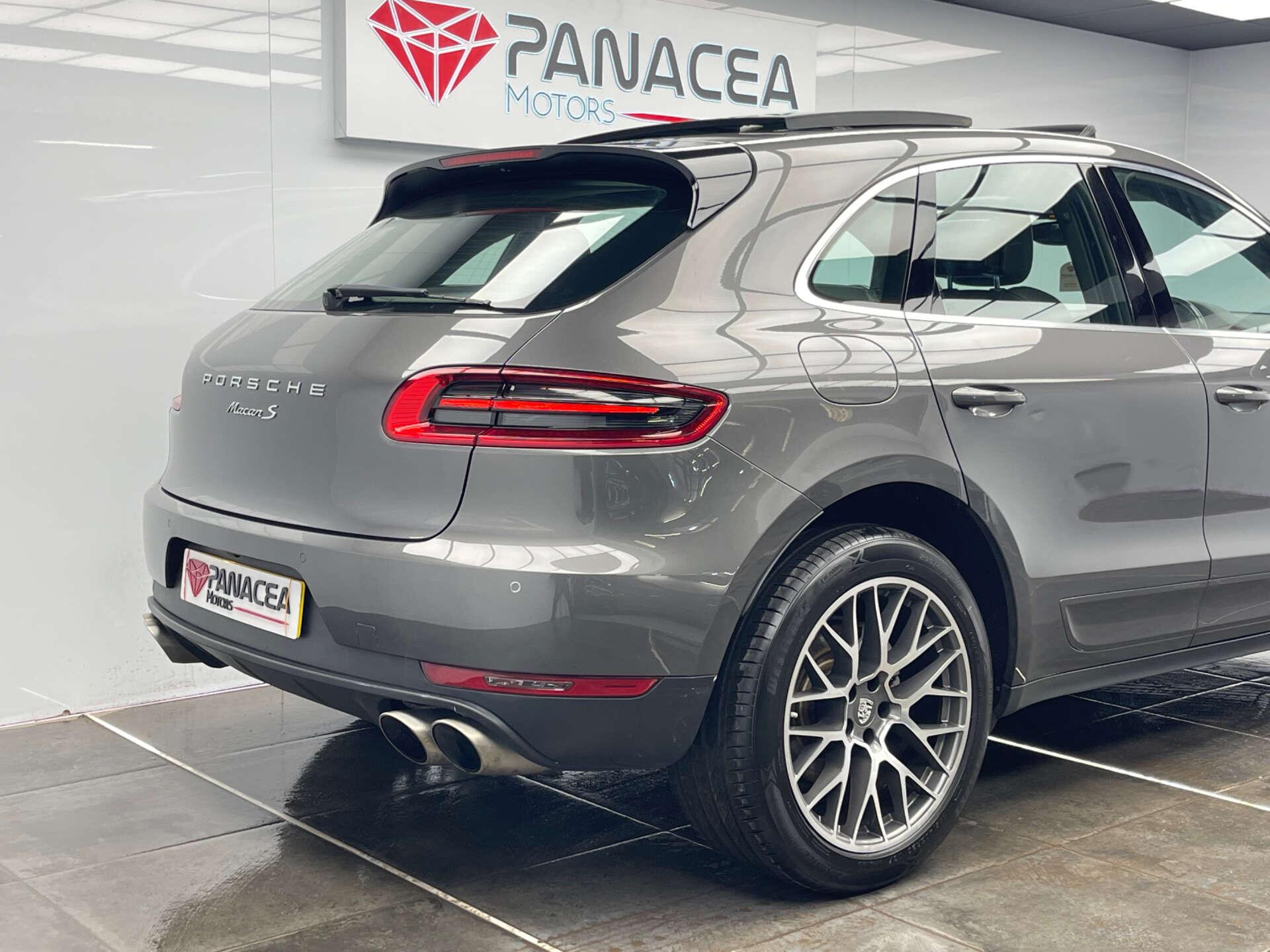 Porsche Macan view 11