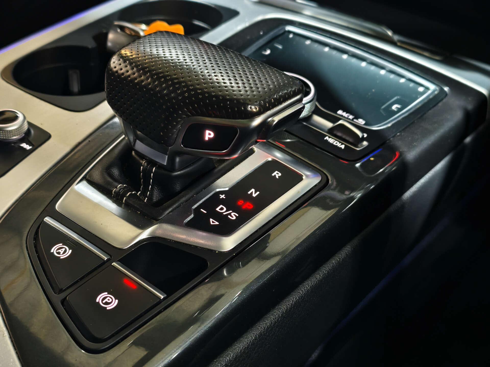 Audi Q7 view 43