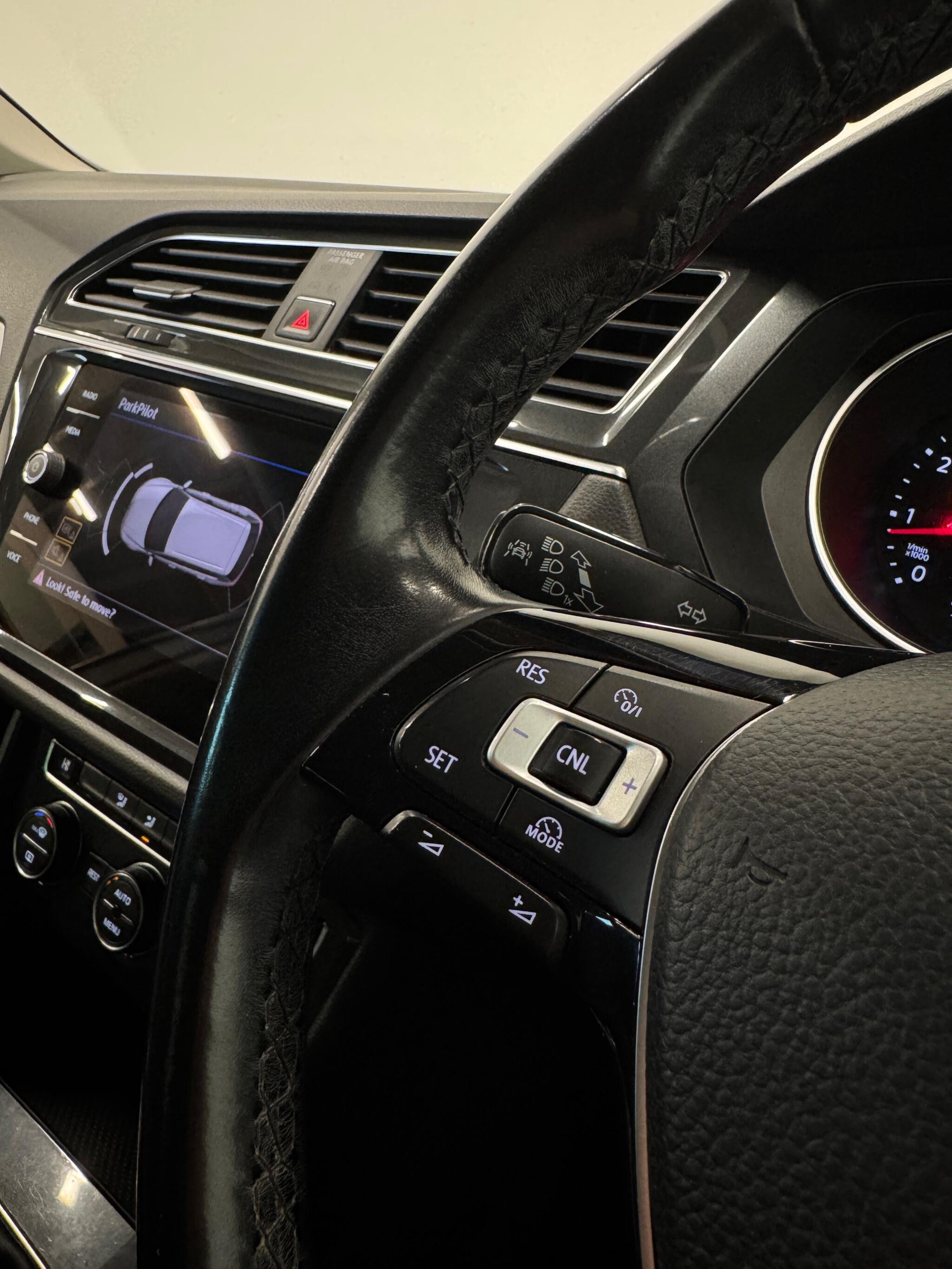 Volkswagen Tiguan view 24