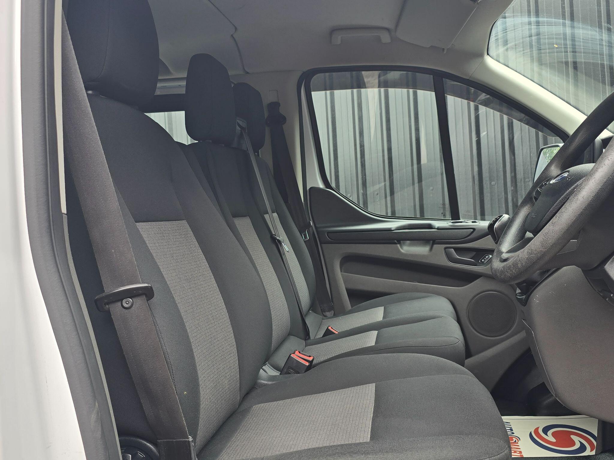 Ford Transit Custom view 14
