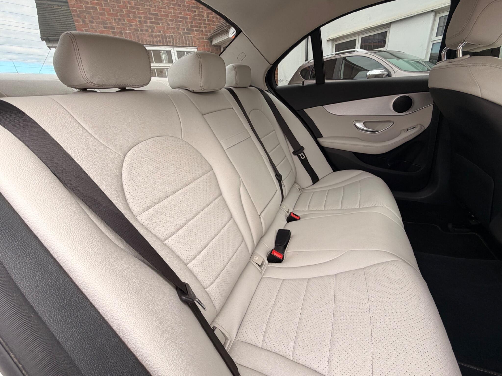Mercedes-Benz C-Class view 26