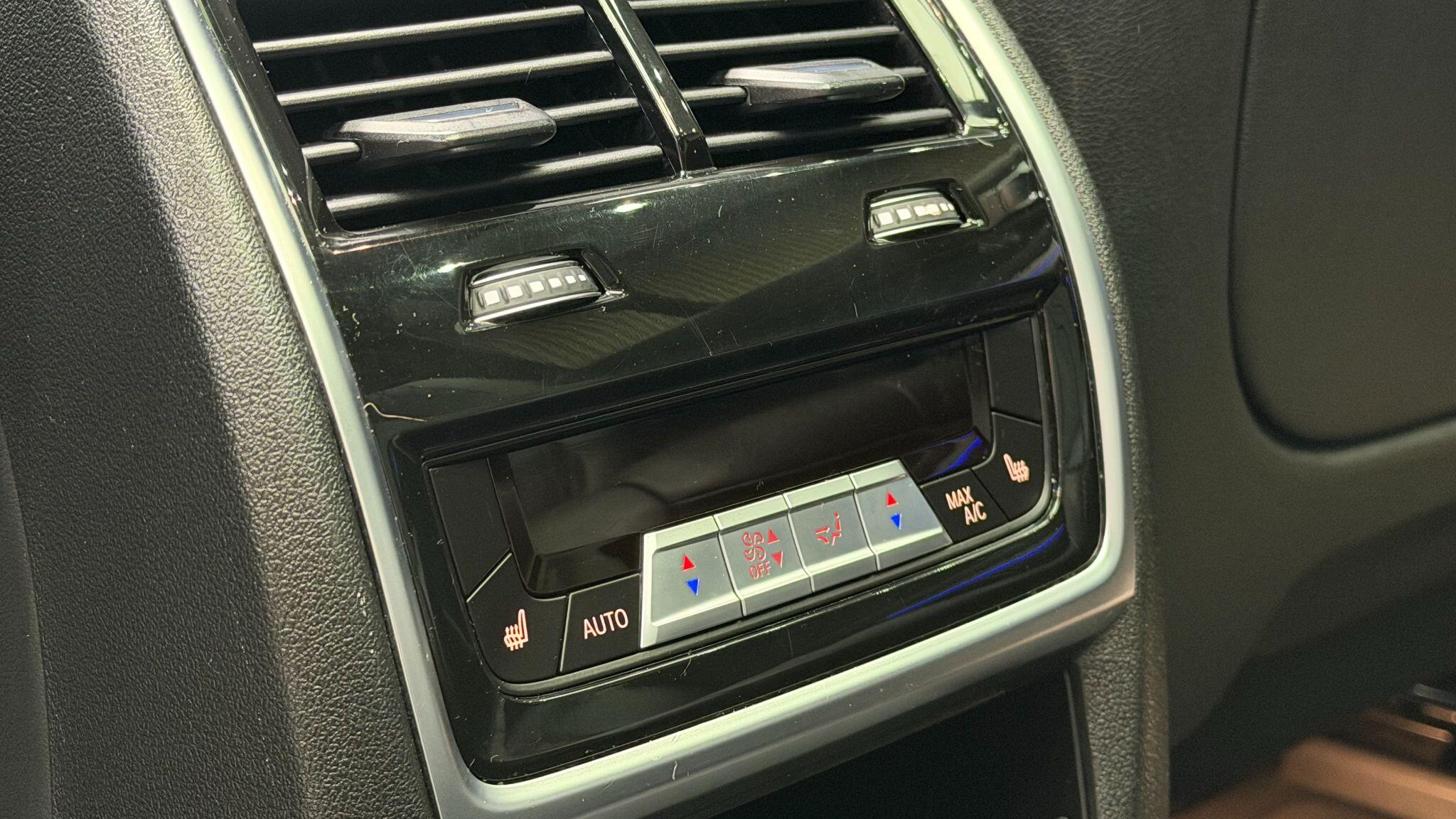BMW X7 view 16