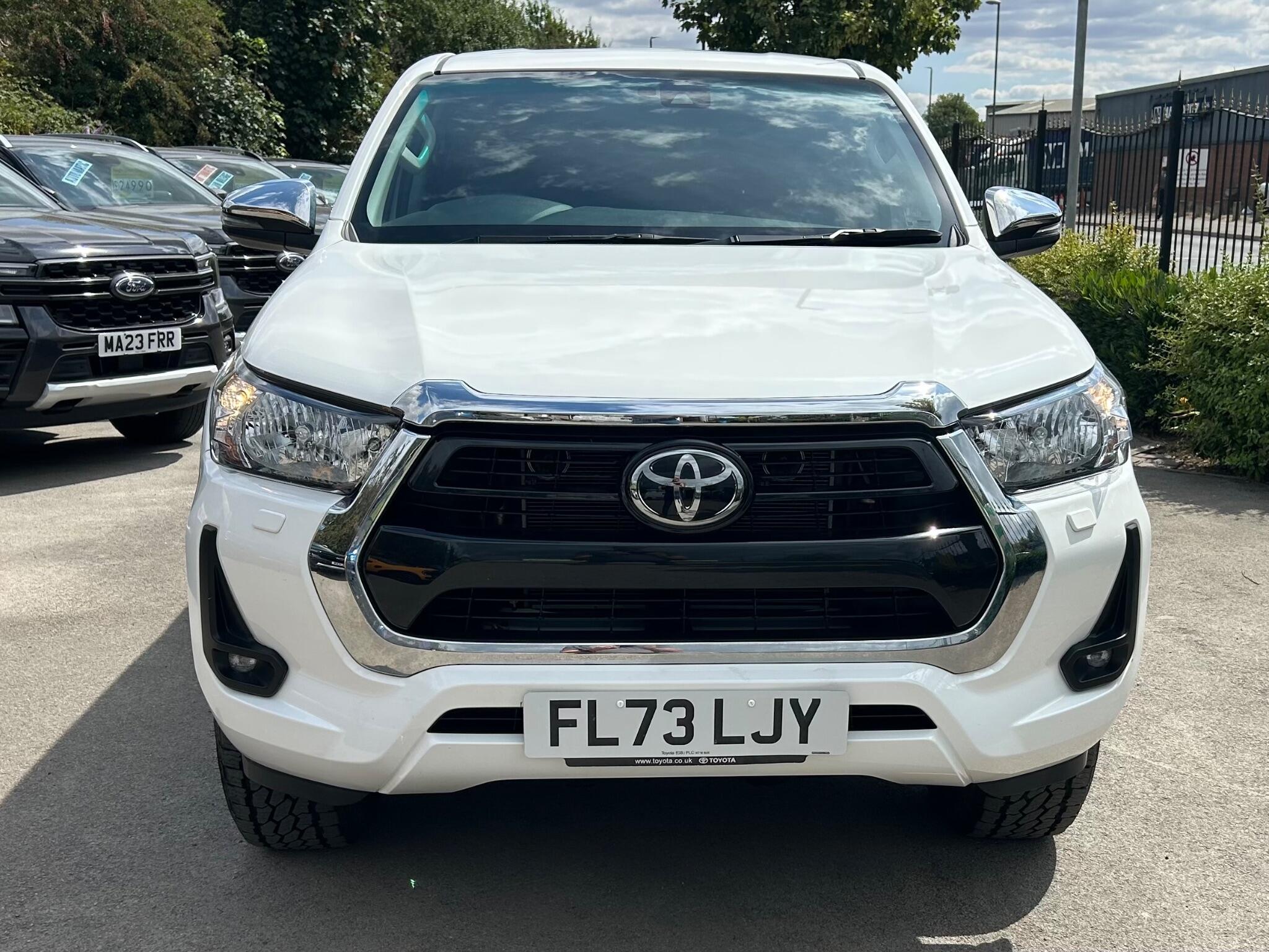 Toyota Hilux view 4