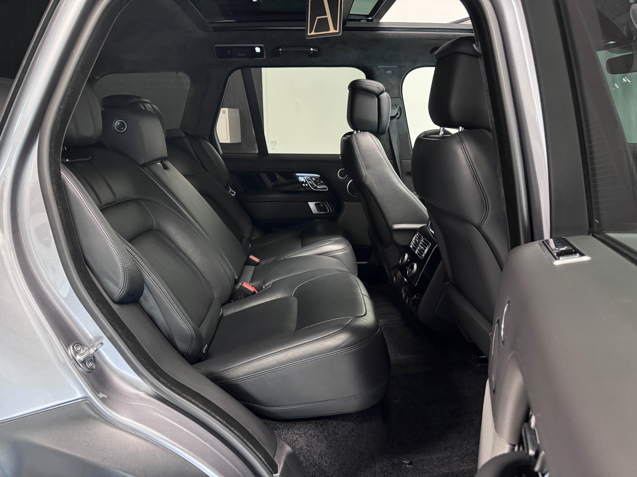 Land Rover Range Rover view 16