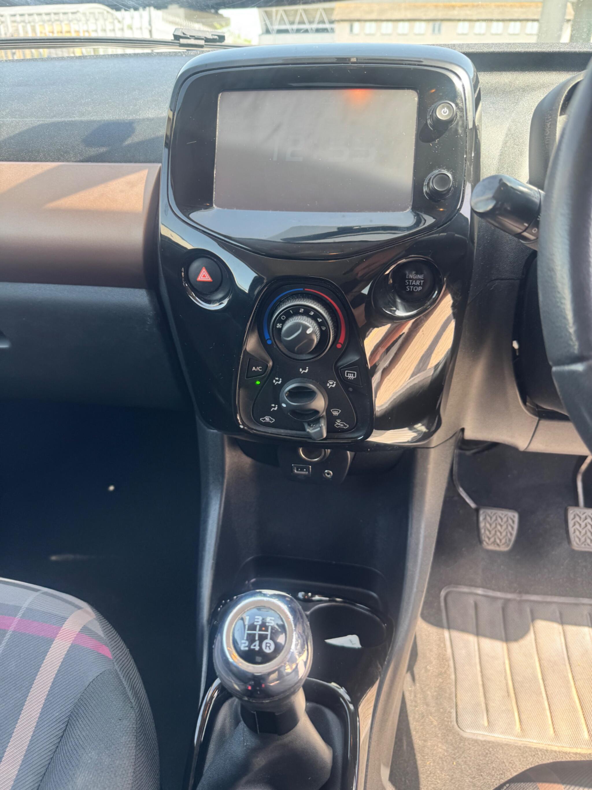Peugeot 108 view 21