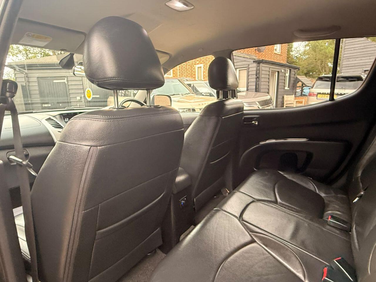 Mitsubishi L200 view 15