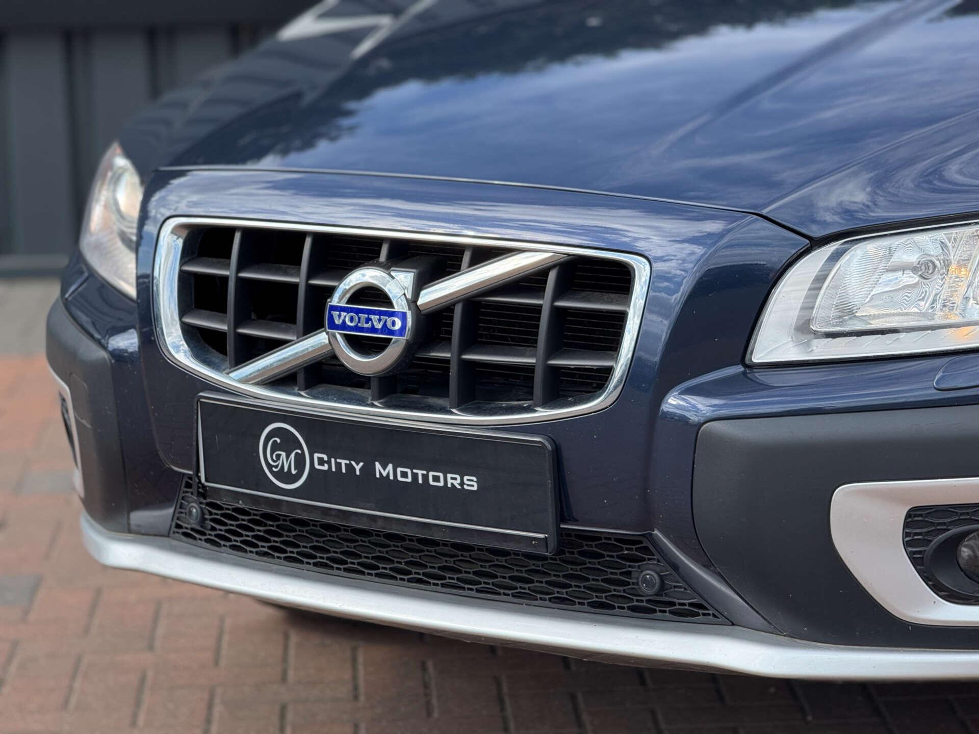 Volvo XC70 view 4