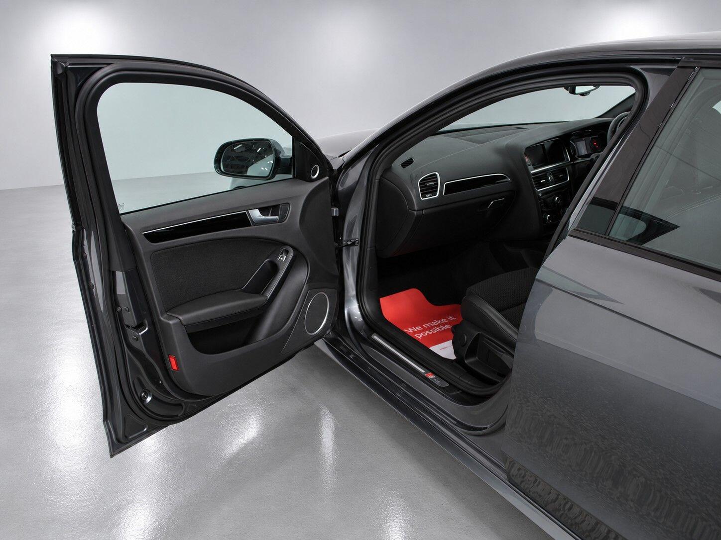 Audi A4 view 27