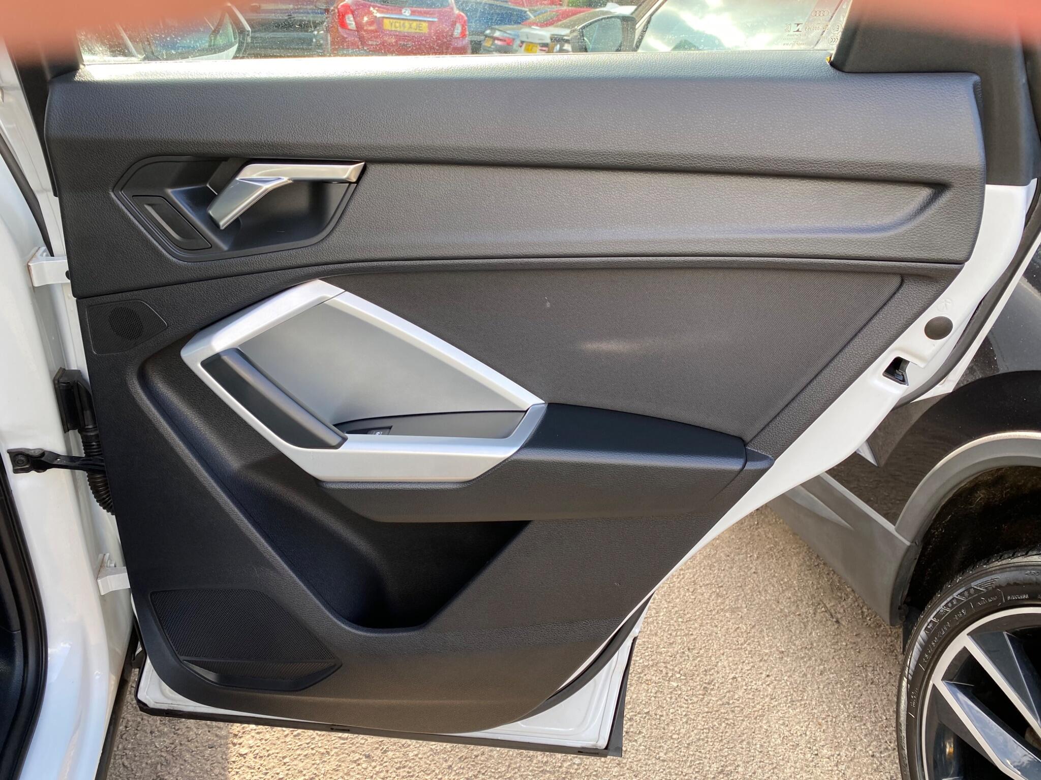 Audi Q3 view 35