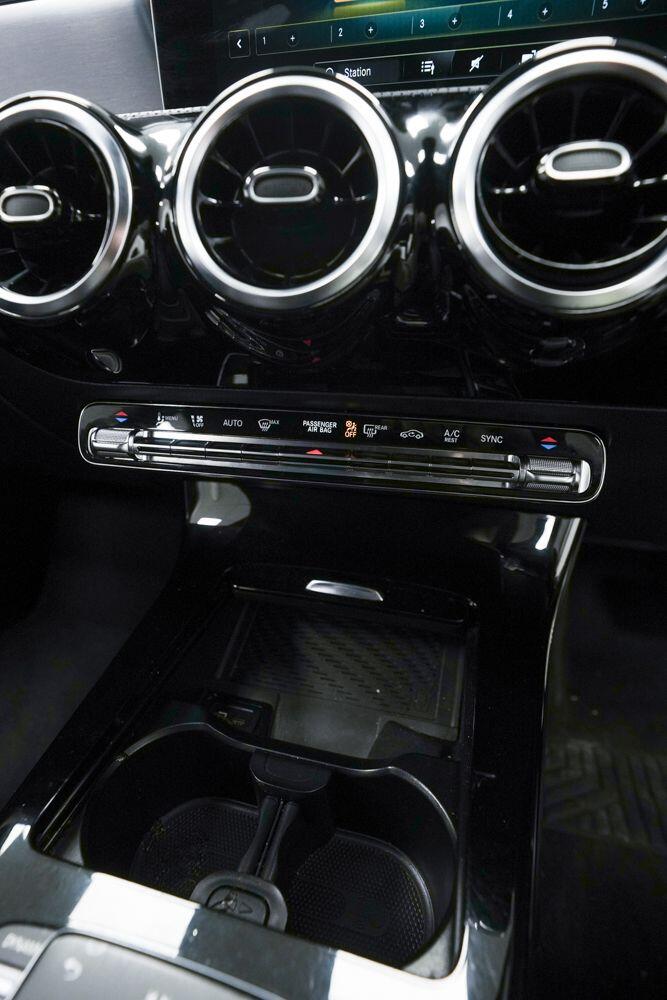 Mercedes-Benz CLA view 20