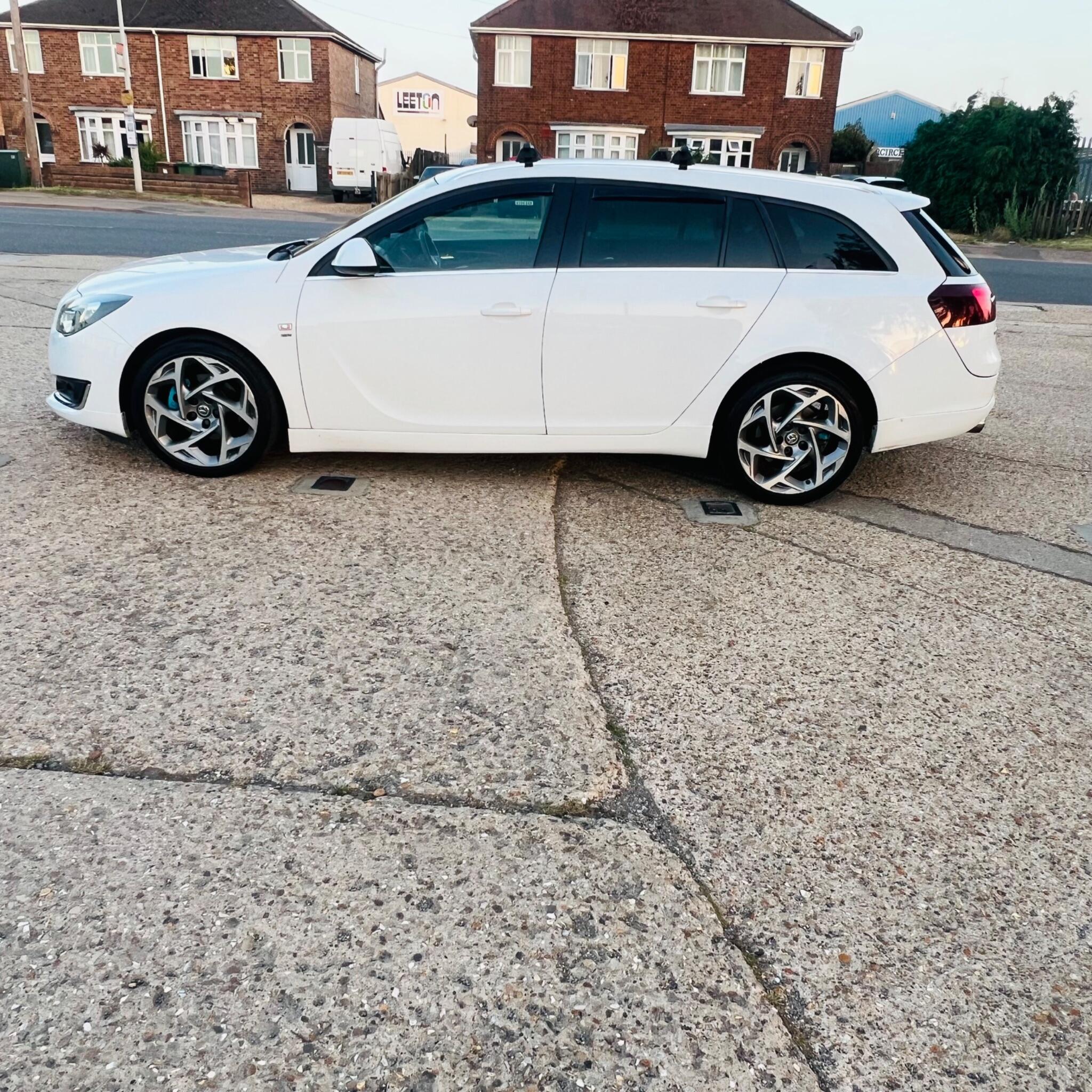 Vauxhall Insignia view 11