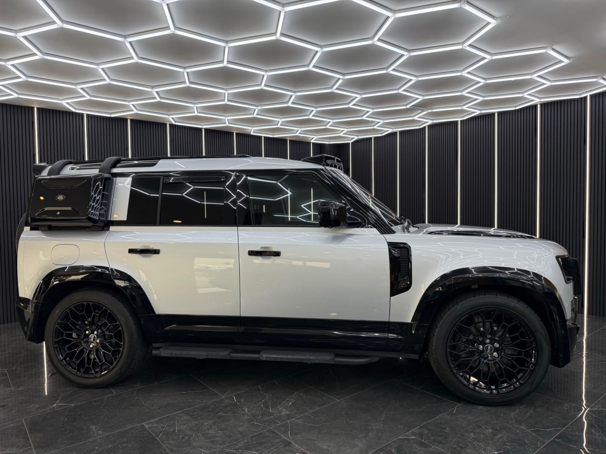 Land Rover Defender 110 view 3