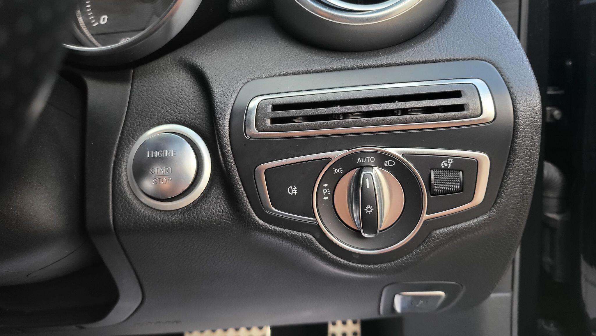 Mercedes-Benz C-Class view 21