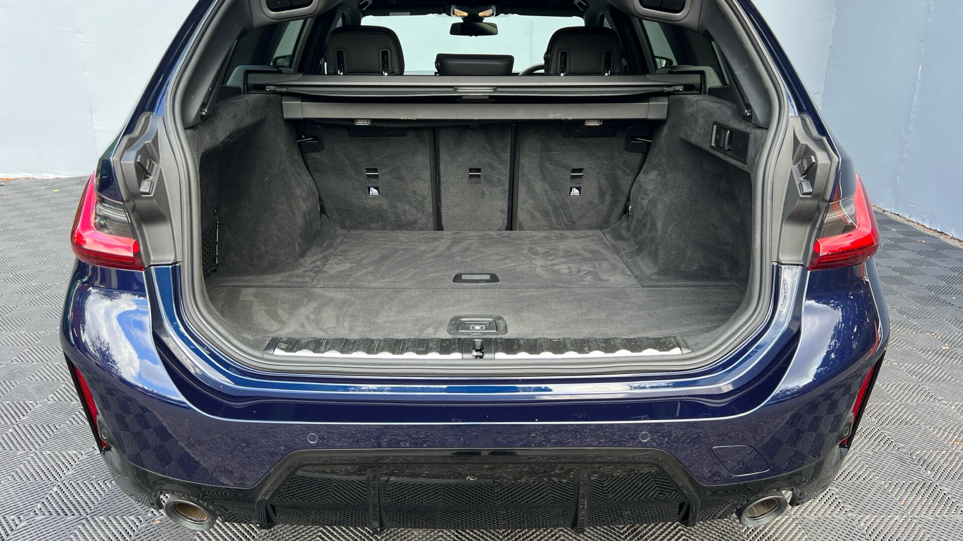 BMW 3 Series view 13