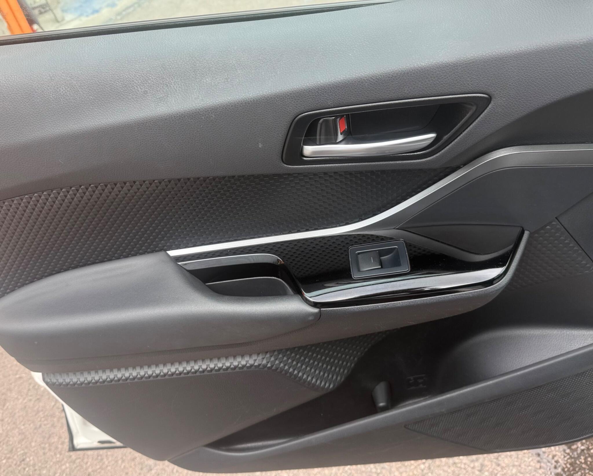 Toyota C-HR view 11