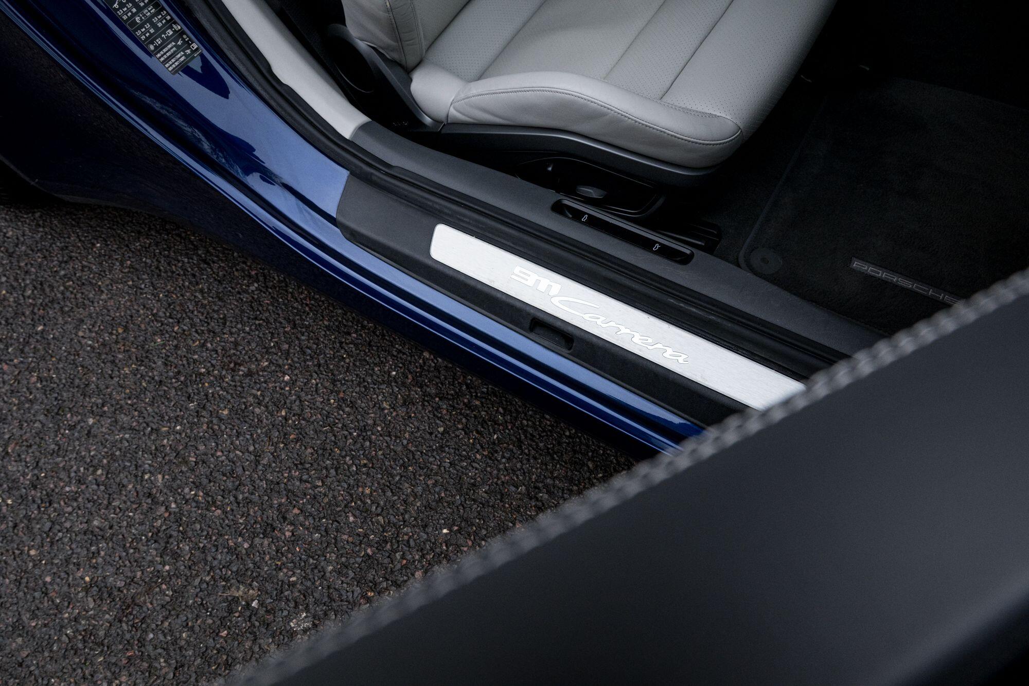Porsche 911 view 33