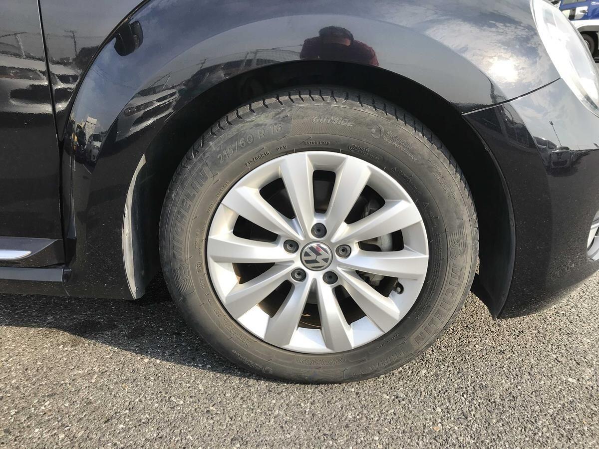 Volkswagen Beetle view 22