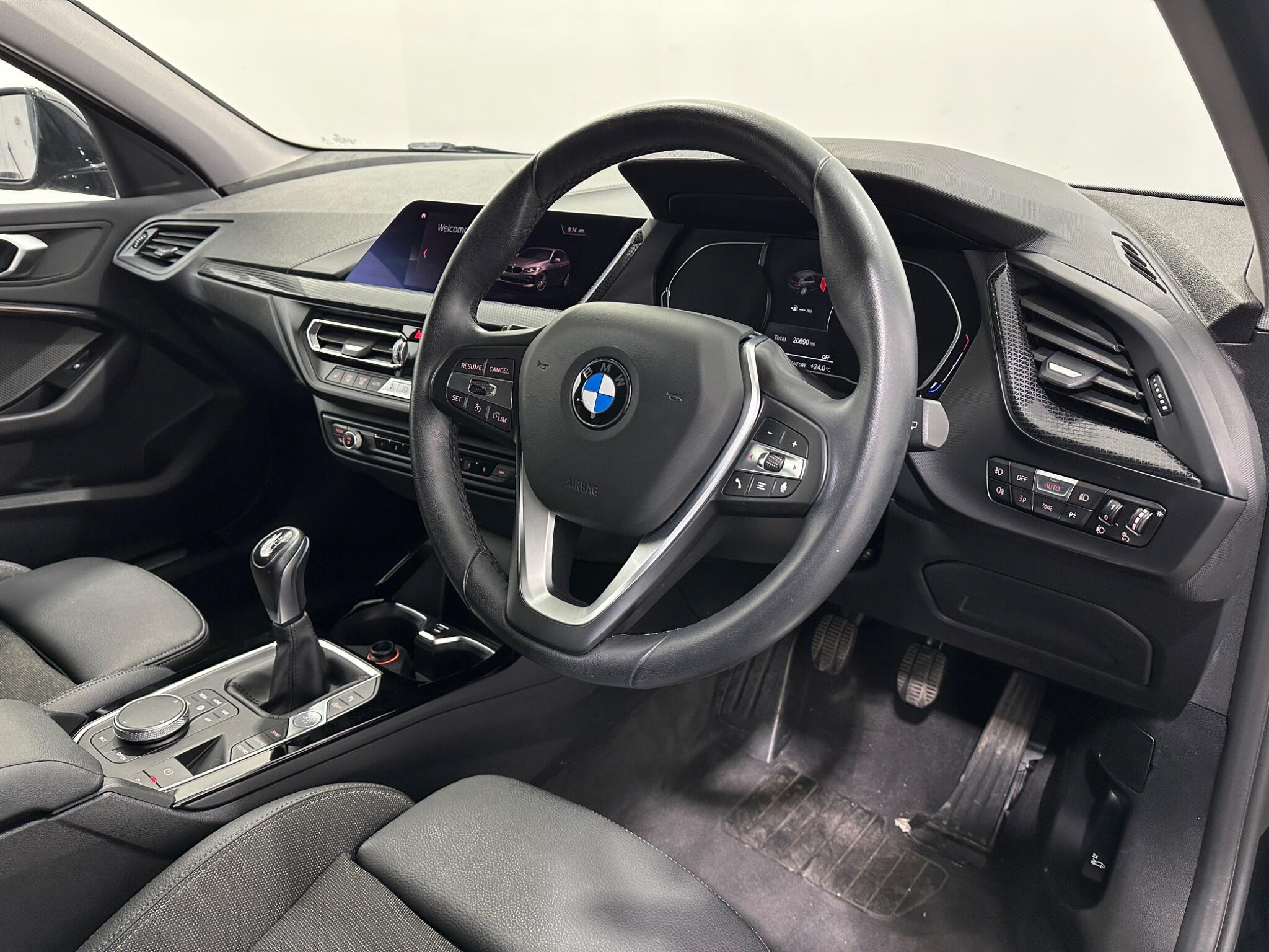 BMW 1 Series view 11