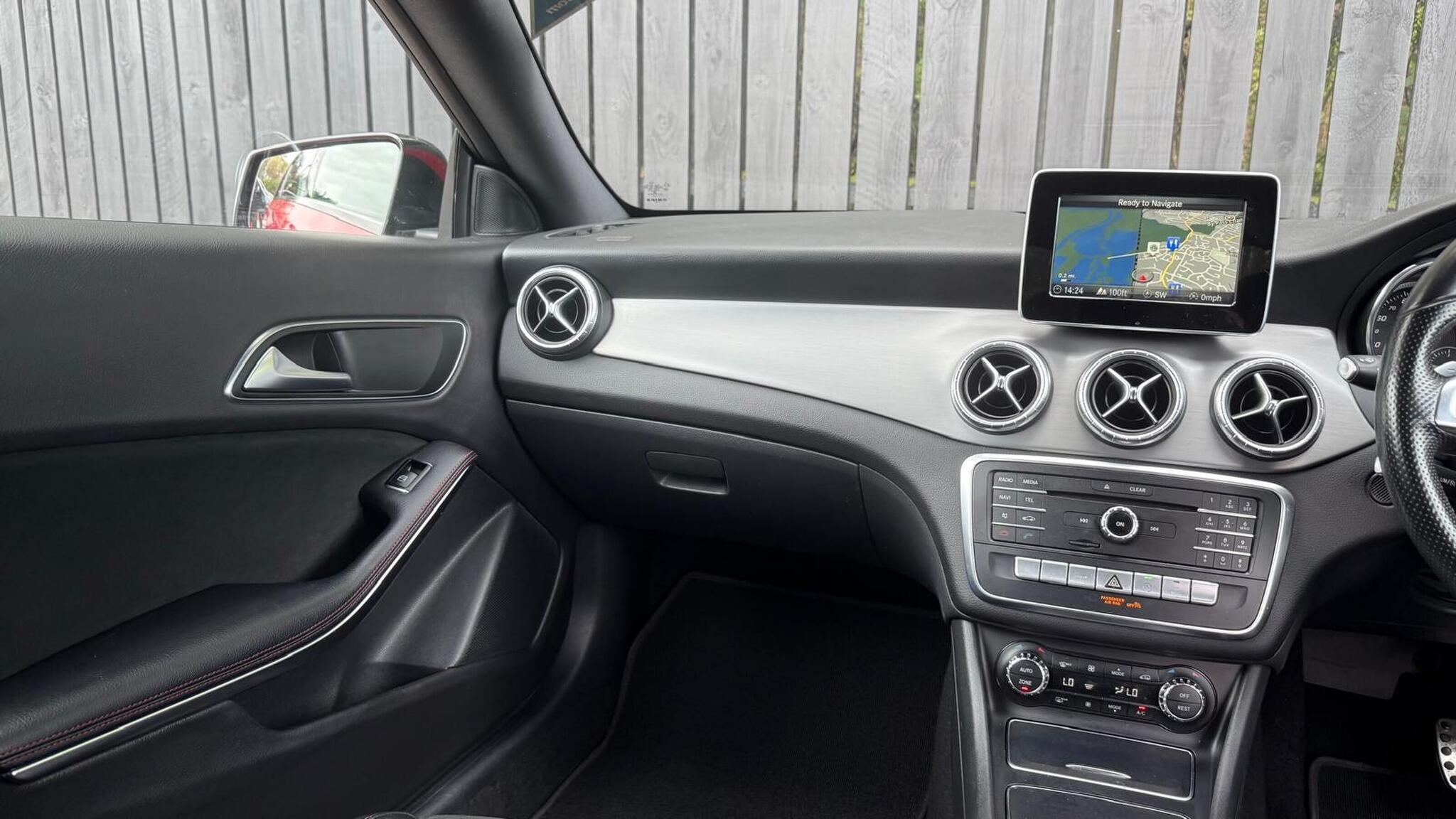 Mercedes-Benz Cla view 19