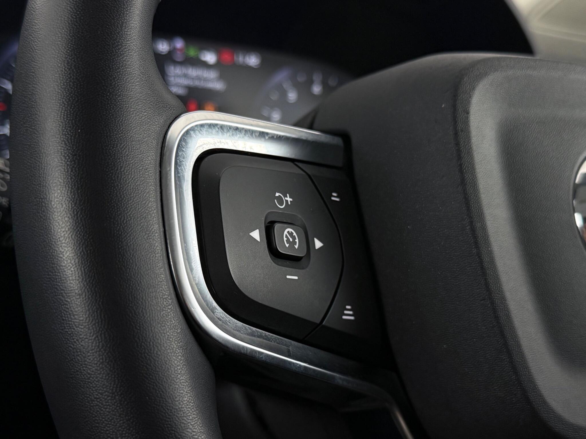 Volvo XC40 view 15