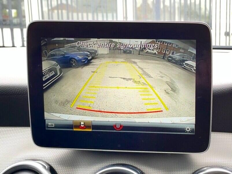Mercedes-Benz Gla view 4